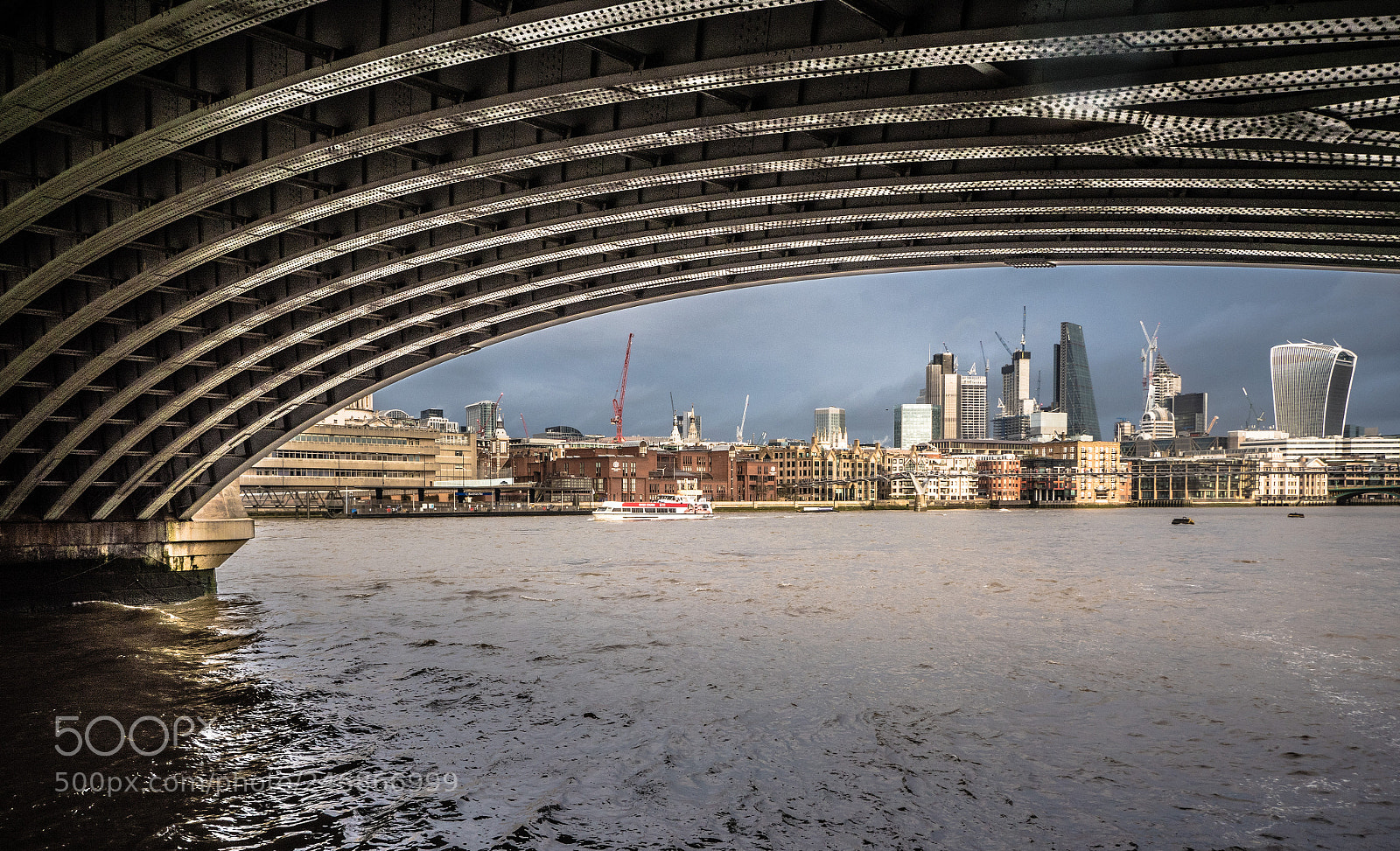 Panasonic Lumix DMC-GX8 sample photo. Banks of the thames photography