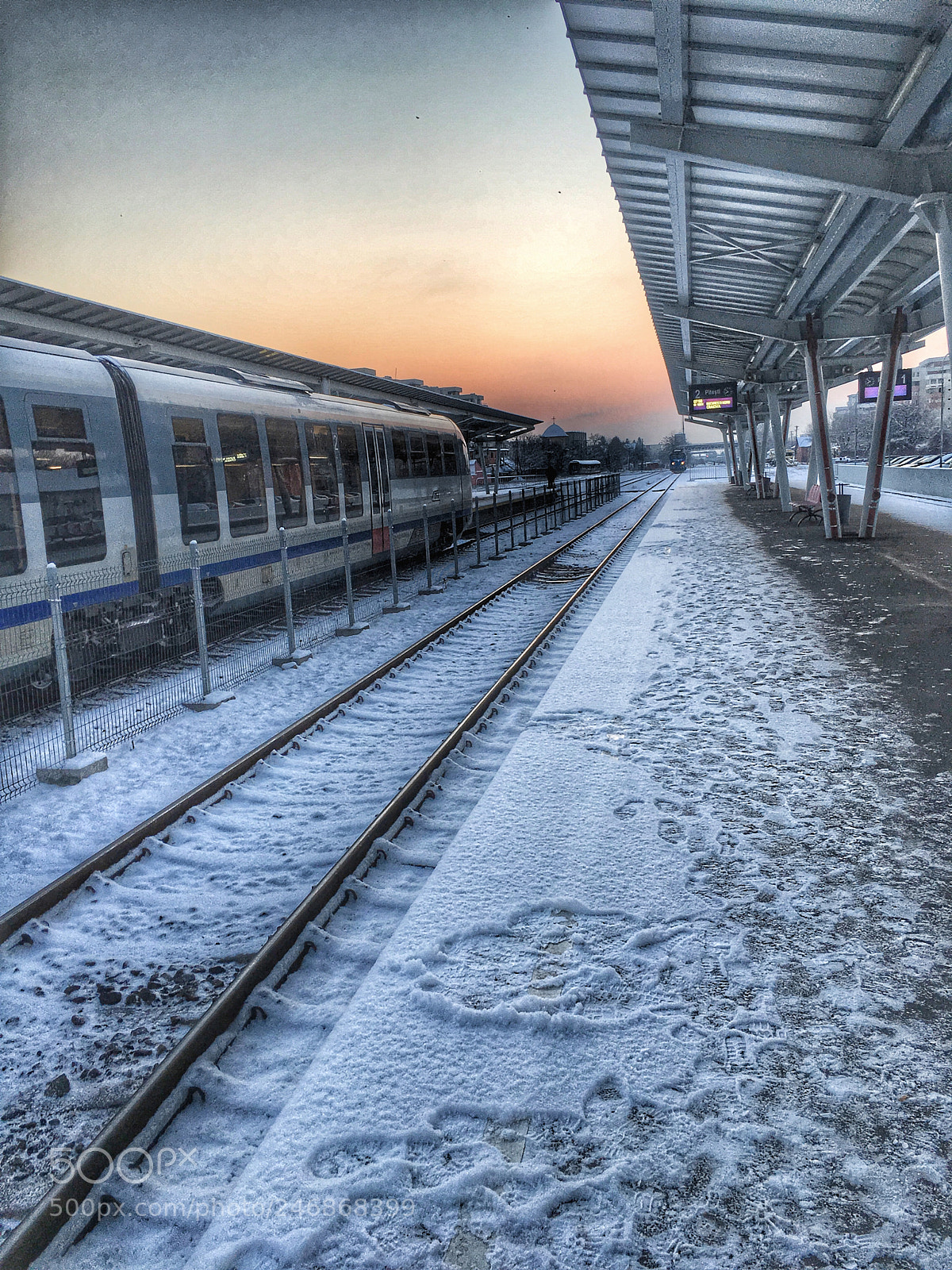 Apple iPhone 6s sample photo. Winter lovetotravel trainstation morning photography