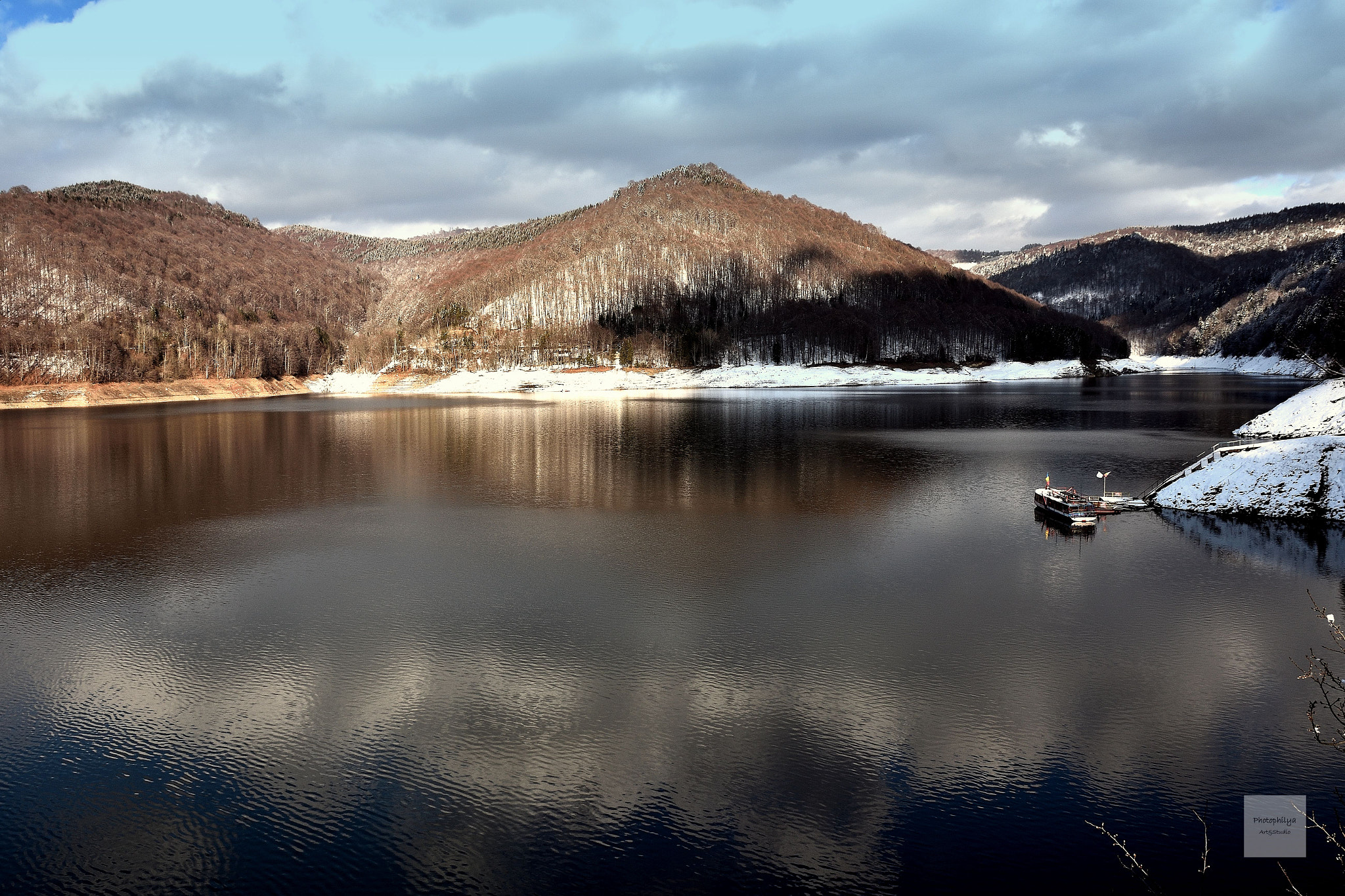 Nikon D7200 + Sigma 17-70mm F2.8-4 DC Macro OS HSM | C sample photo. The lake photography