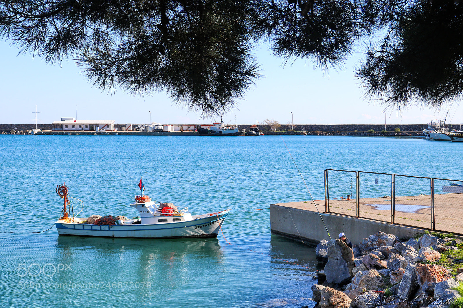Canon EOS 760D (EOS Rebel T6s / EOS 8000D) sample photo. Bozyazı limanında tekne photography