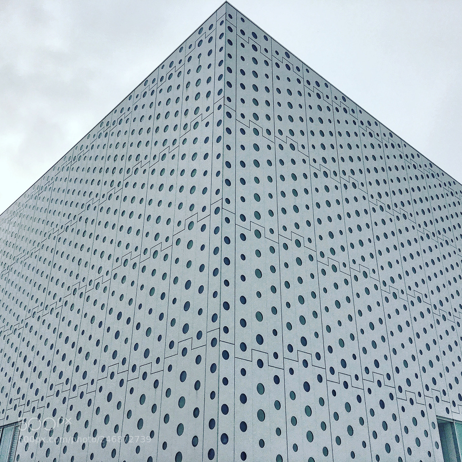 Apple iPhone 6s sample photo. Kanazawa umimirai library photography