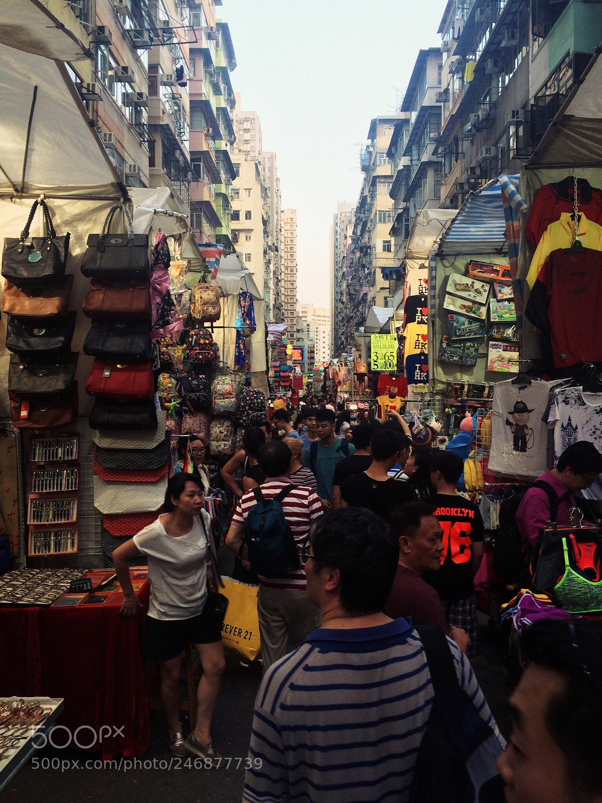 Apple iPhone 5s sample photo. Street market hongkong photography