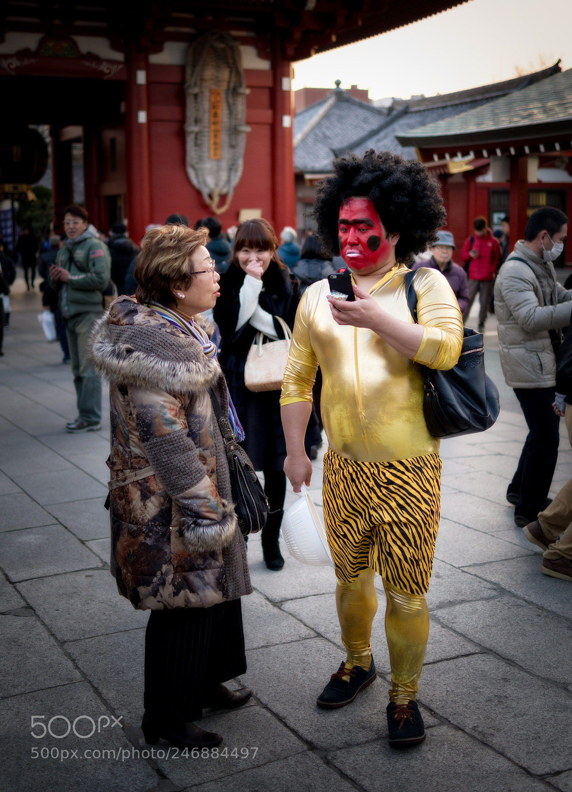 Panasonic Lumix DC-G9 sample photo. Clown at senso-ji temple.jpg photography