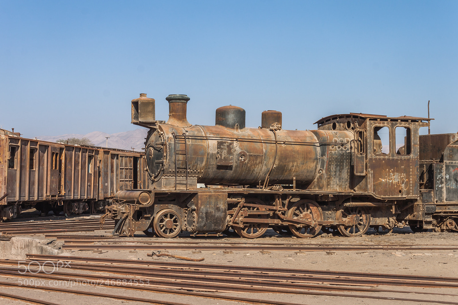 Canon EOS 500D (EOS Rebel T1i / EOS Kiss X3) sample photo. Lost trains photography