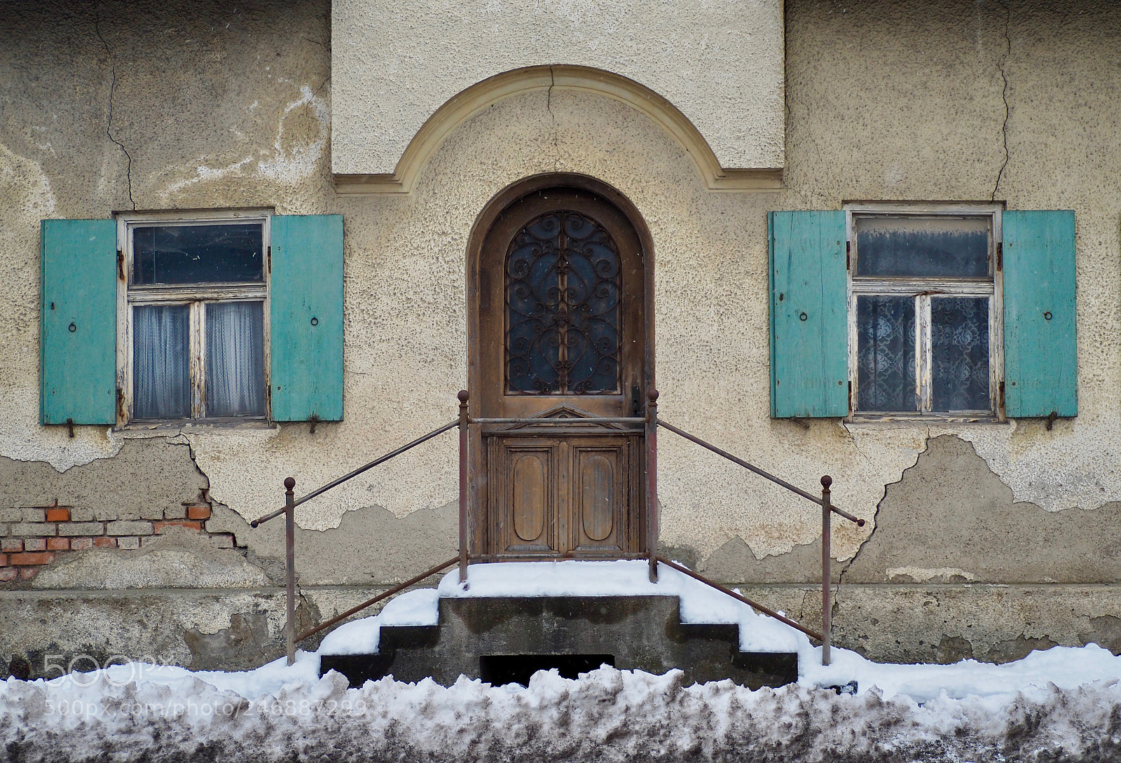 Olympus OM-D E-M5 II sample photo. Abandoned cold along the photography