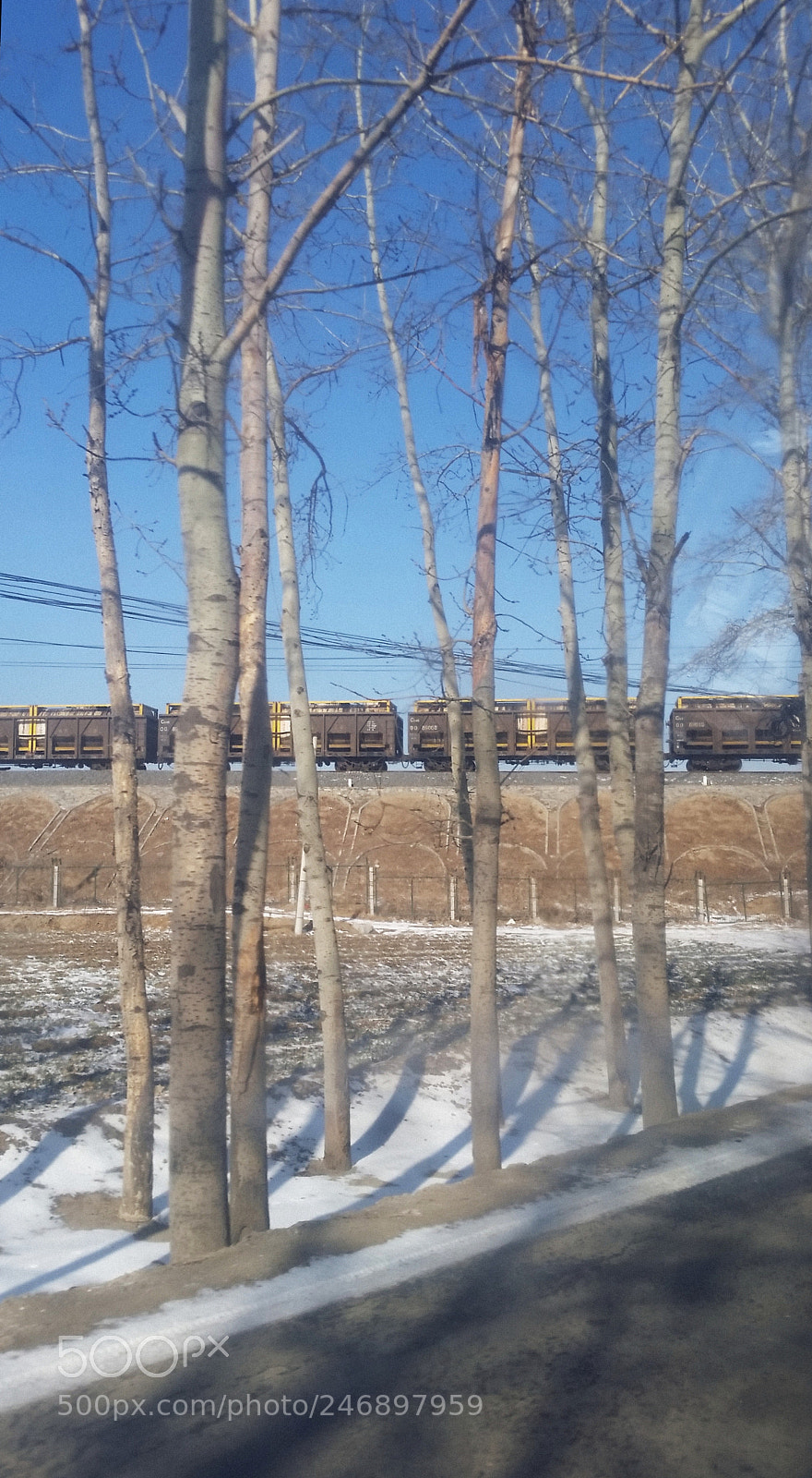 Samsung Galaxy S5 sample photo. The train continues to photography