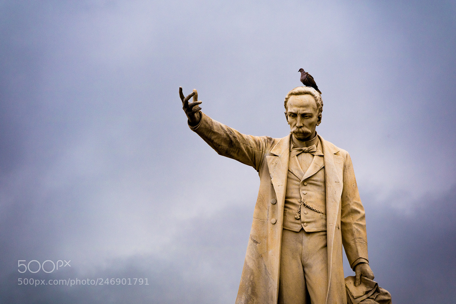 Canon EOS M3 sample photo. Statue photography