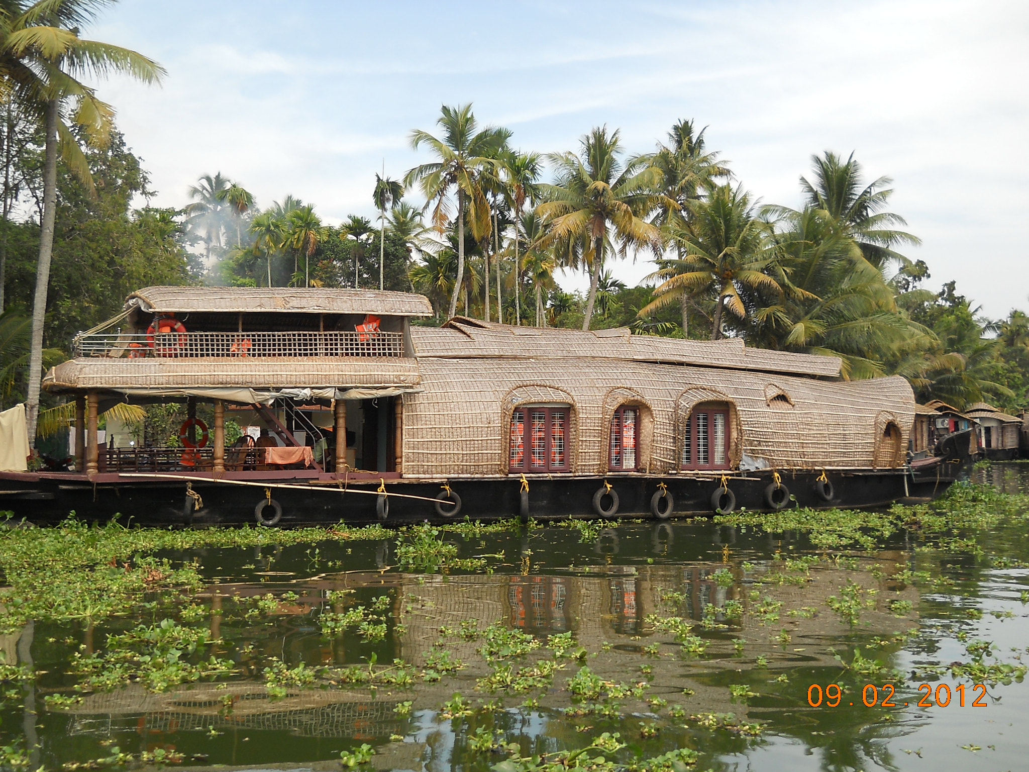 Nikon Coolpix L21 sample photo. House boat photography