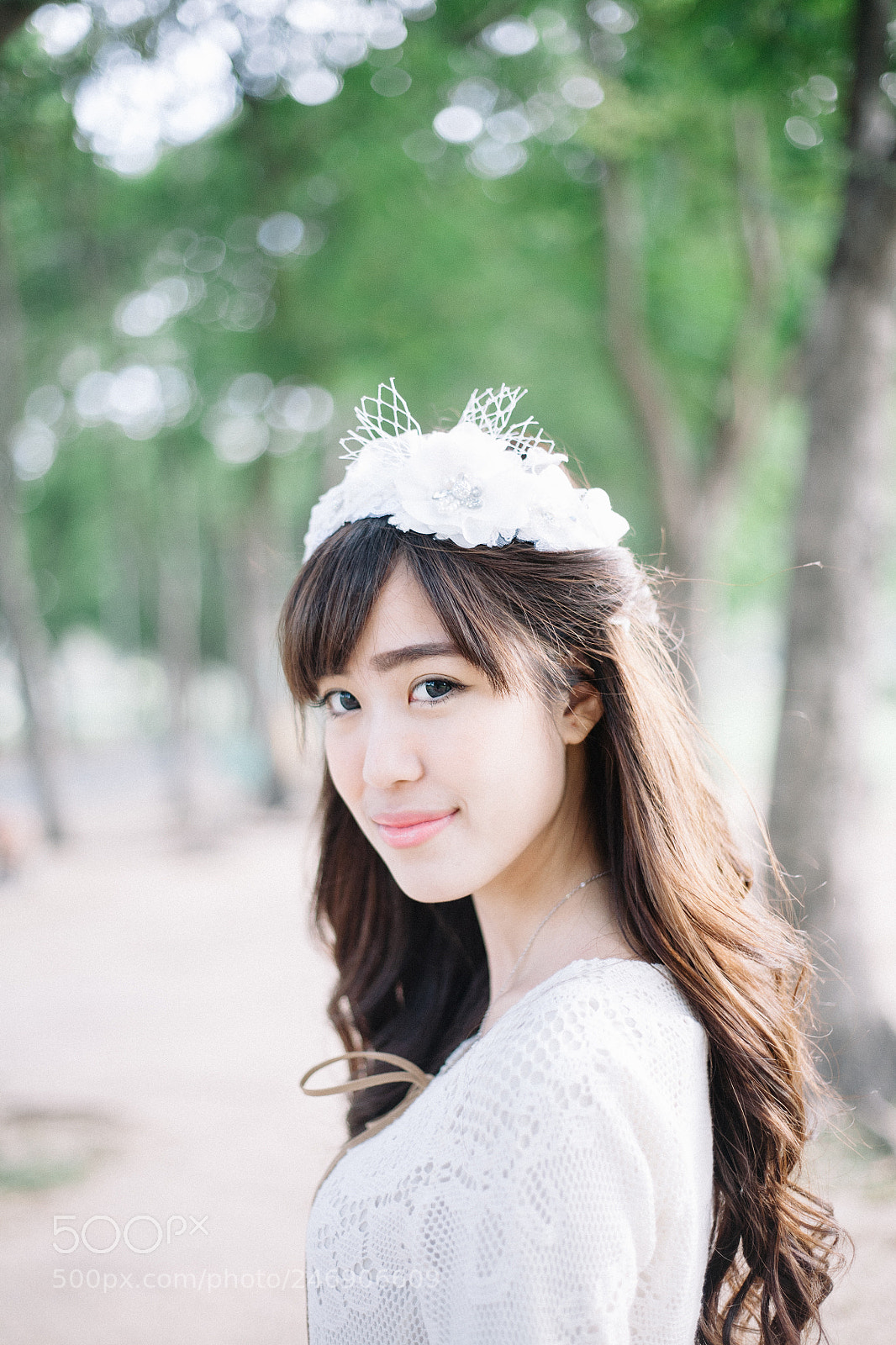 Canon EOS 5D sample photo. Beauty girl in wedding photography