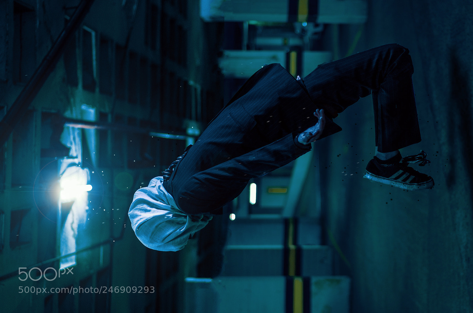 Nikon D5100 sample photo. Floating in craziness photography