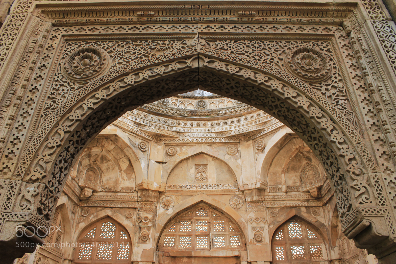 Canon EOS 600D (Rebel EOS T3i / EOS Kiss X5) sample photo. Stone carving photography
