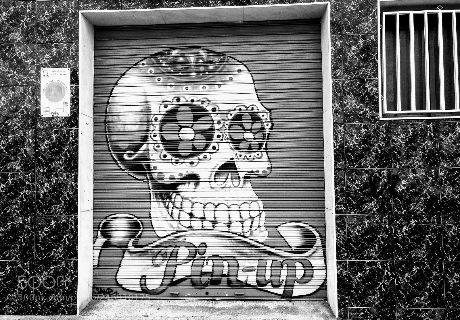 HUAWEI nova plus sample photo. M.g. graffiti street photography