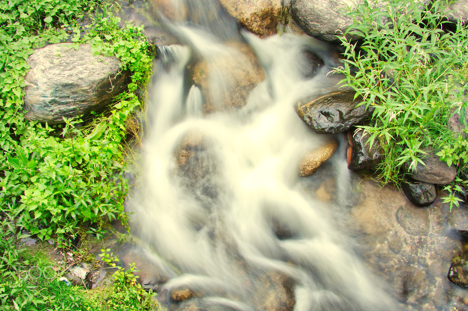 AF Zoom-Nikkor 35-135mm f/3.5-4.5 N sample photo. Mountain river landscape photography
