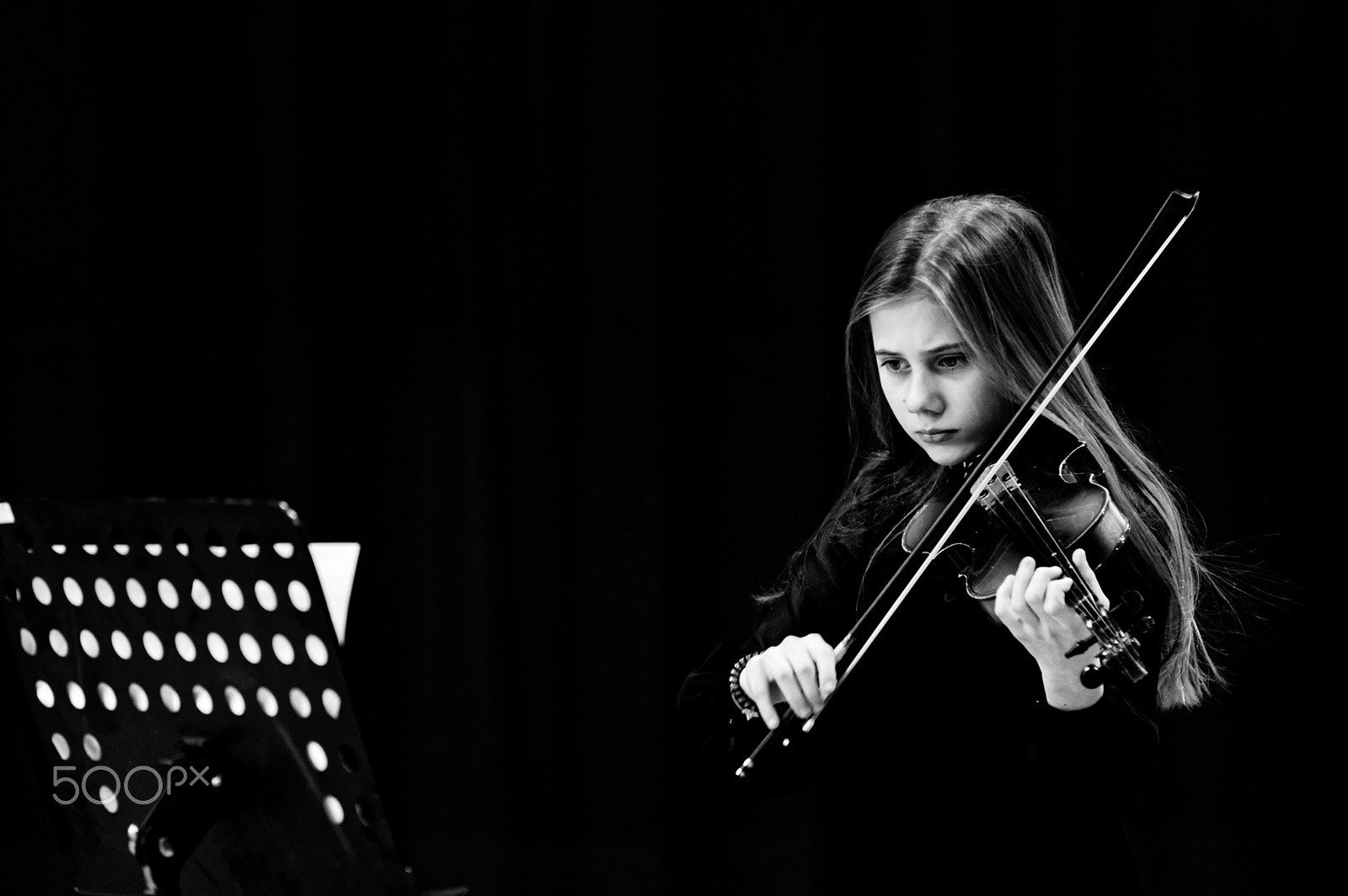 Pentax K-3 + Tamron SP AF 70-200mm F2.8 Di LD (IF) MACRO sample photo. Young violinist photography