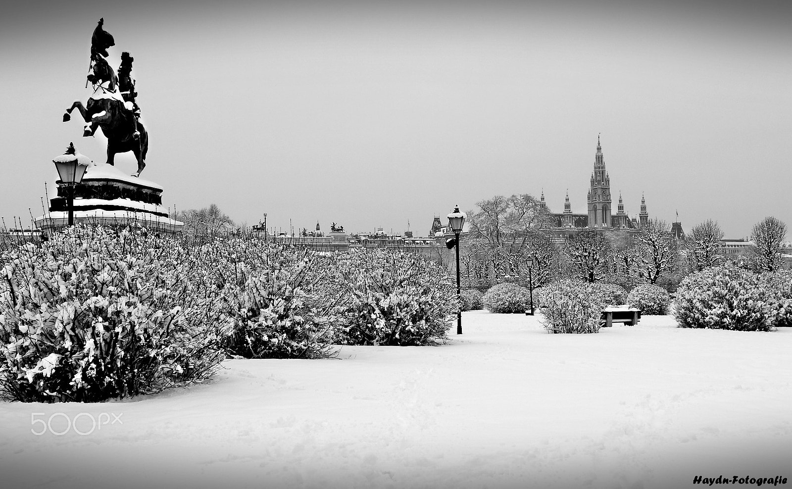 Panasonic Lumix DMC-GH2 sample photo. Winter on heldenplatz photography