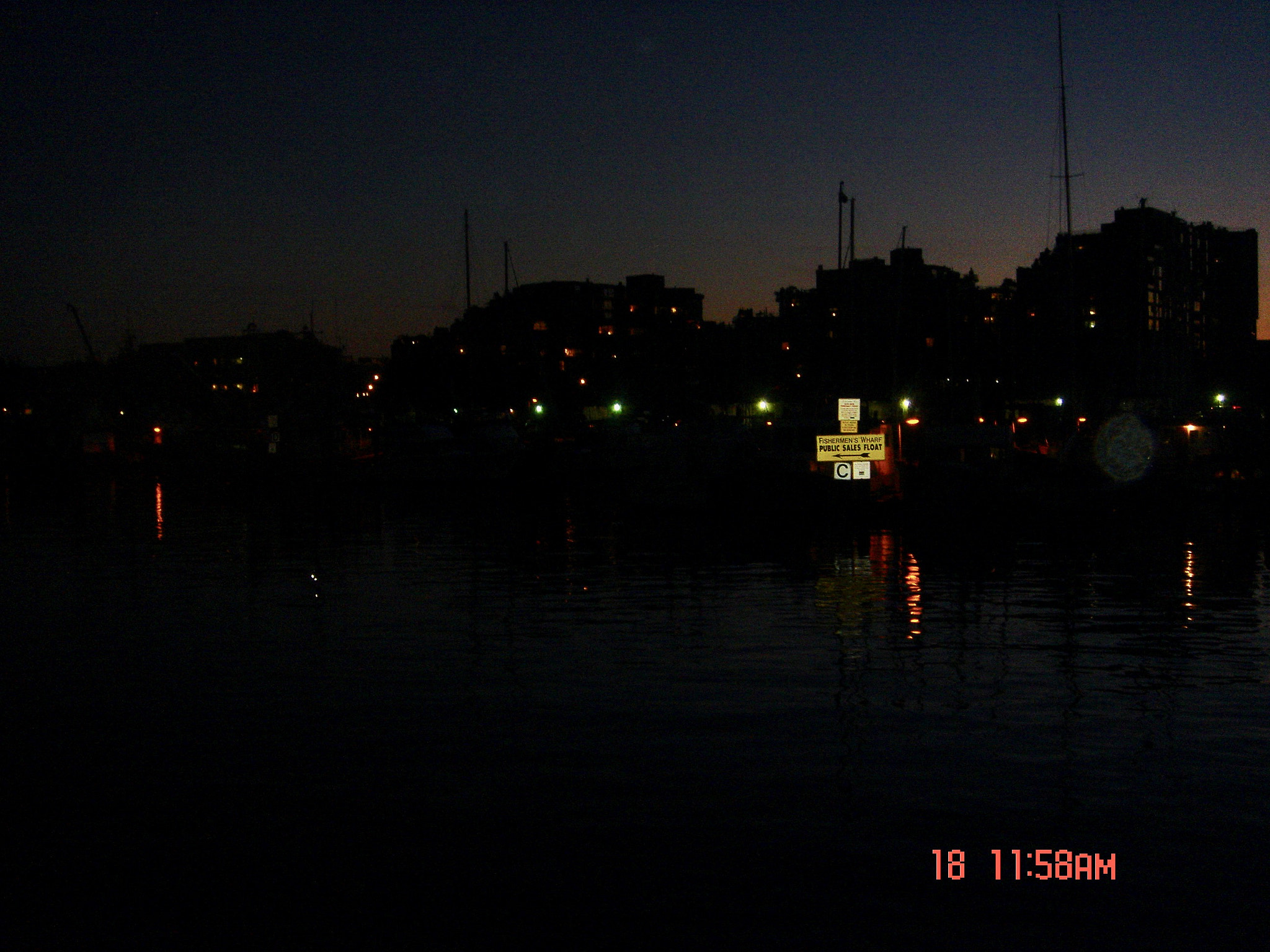 Sony DSC-T1 sample photo. Night photography