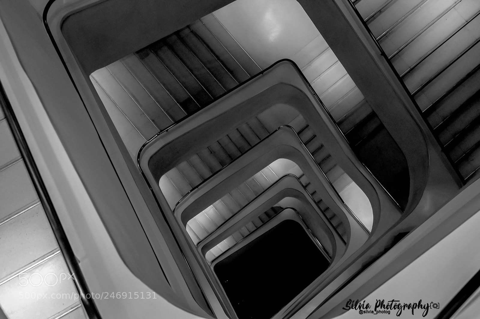 Canon EOS 700D (EOS Rebel T5i / EOS Kiss X7i) sample photo. Stairs photography