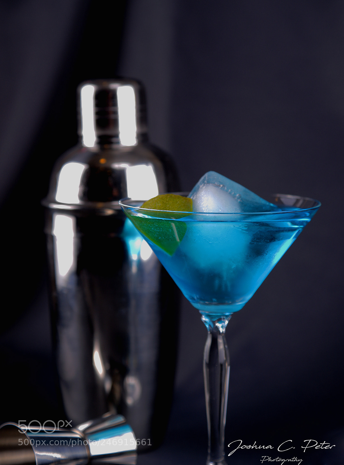 Canon EOS 6D Mark II sample photo. Blue cocktail mix photography