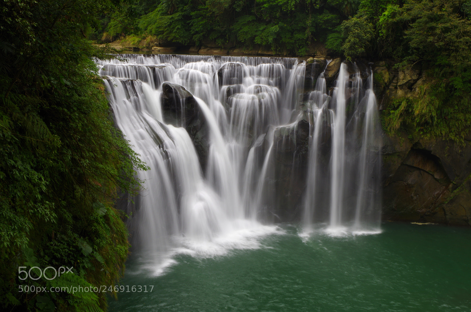 Pentax K-500 sample photo. Shifen waterfall in taiwan photography