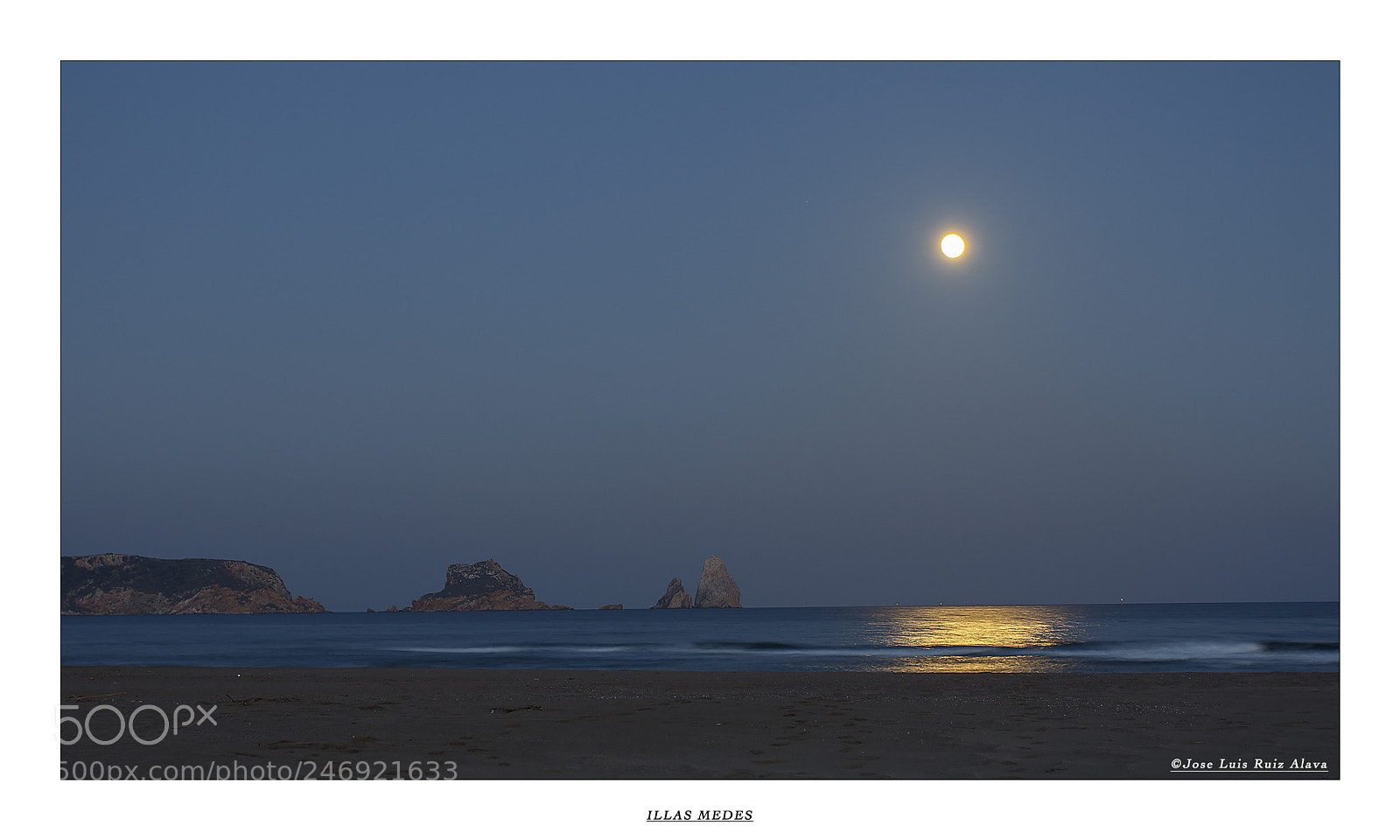 Canon EOS 7D Mark II sample photo. Winter moonlight photography