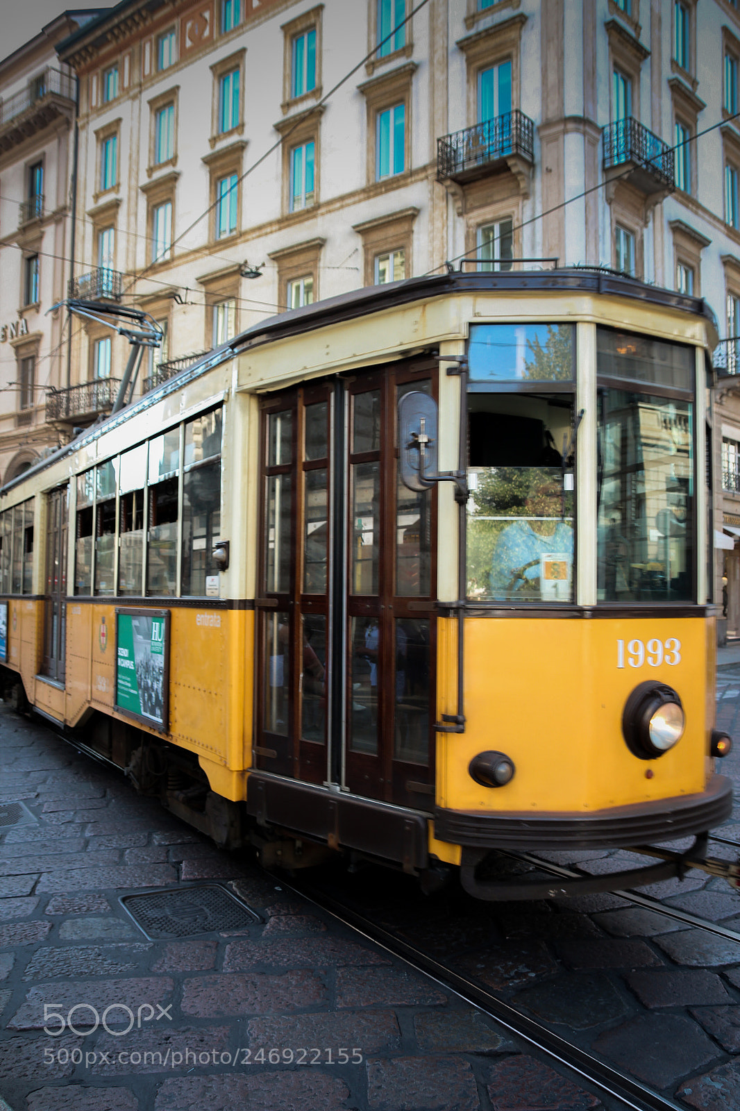 Canon EOS 600D (Rebel EOS T3i / EOS Kiss X5) sample photo. Milan tram photography