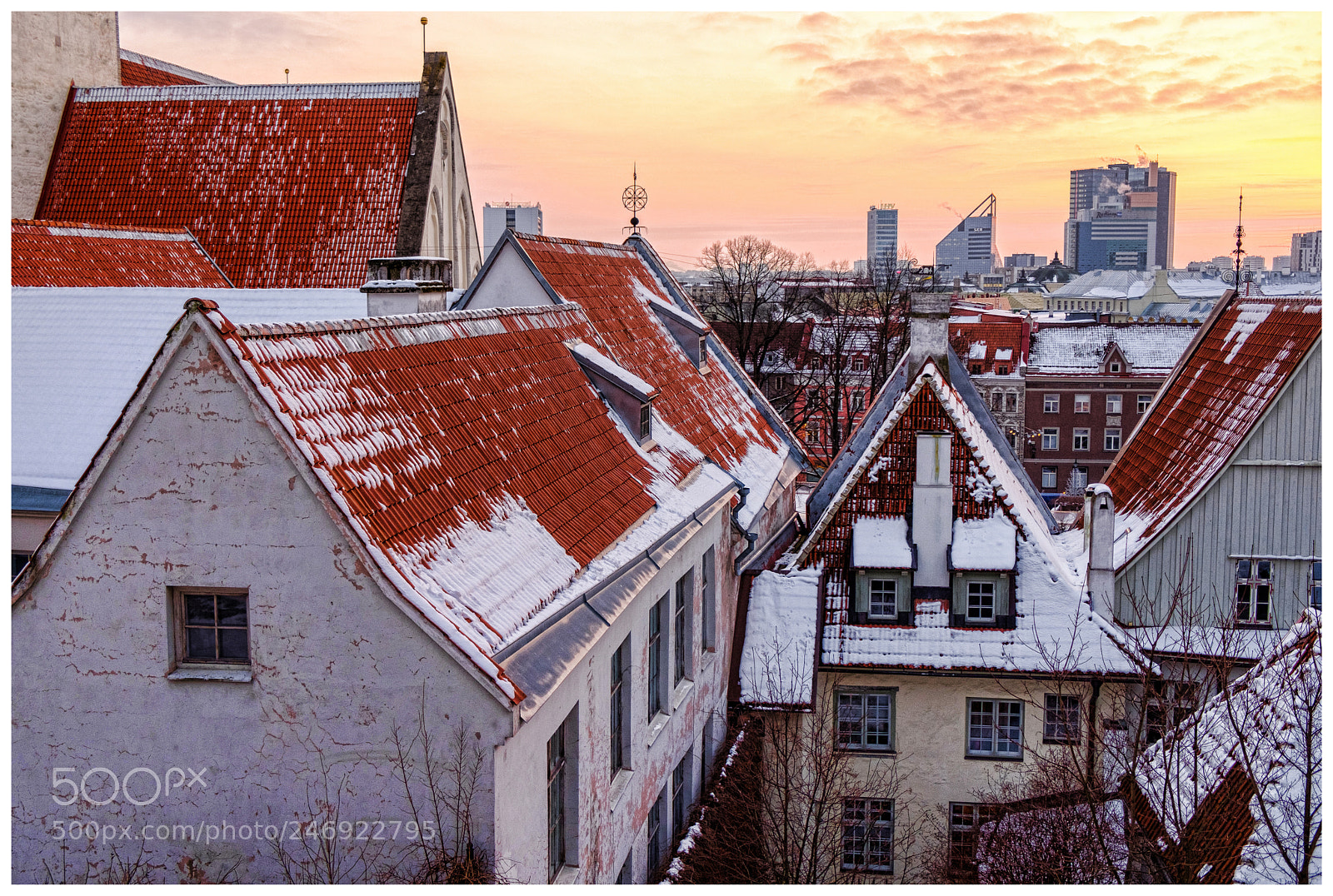 Fujifilm X-T20 sample photo. Snowy rooftops of old photography