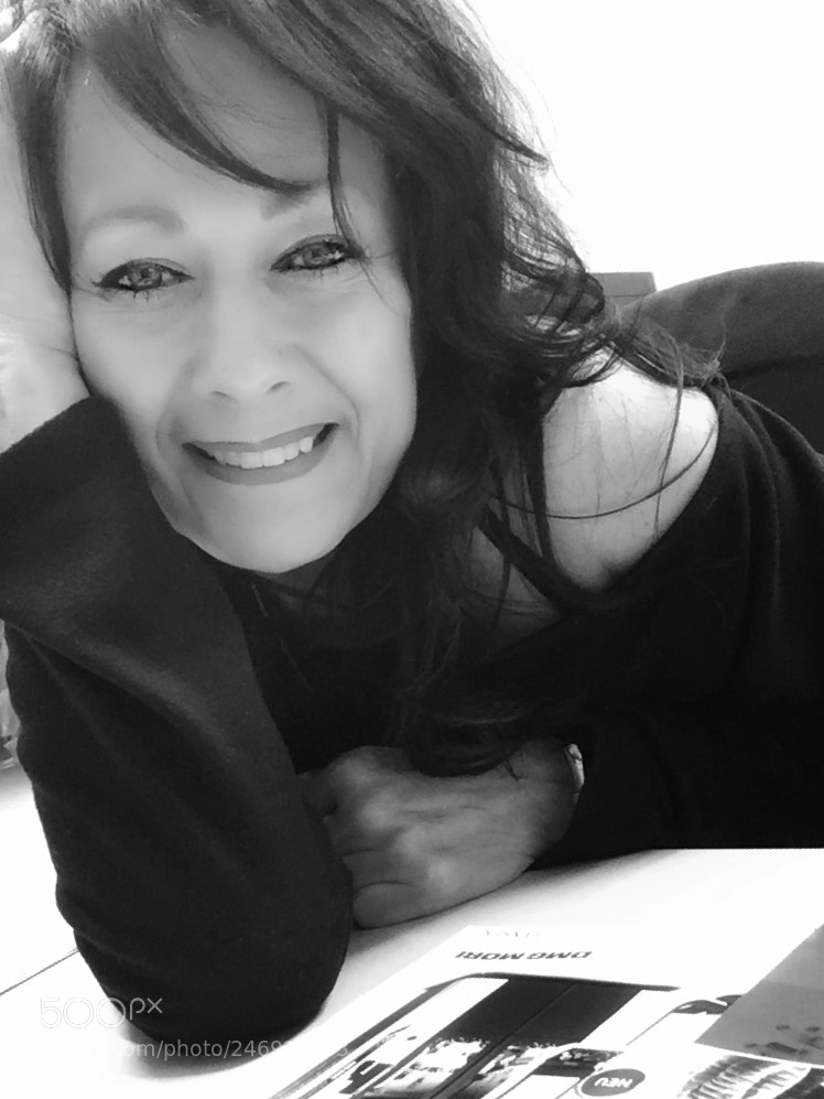Apple iPhone 6 sample photo. Happy/selfie photography
