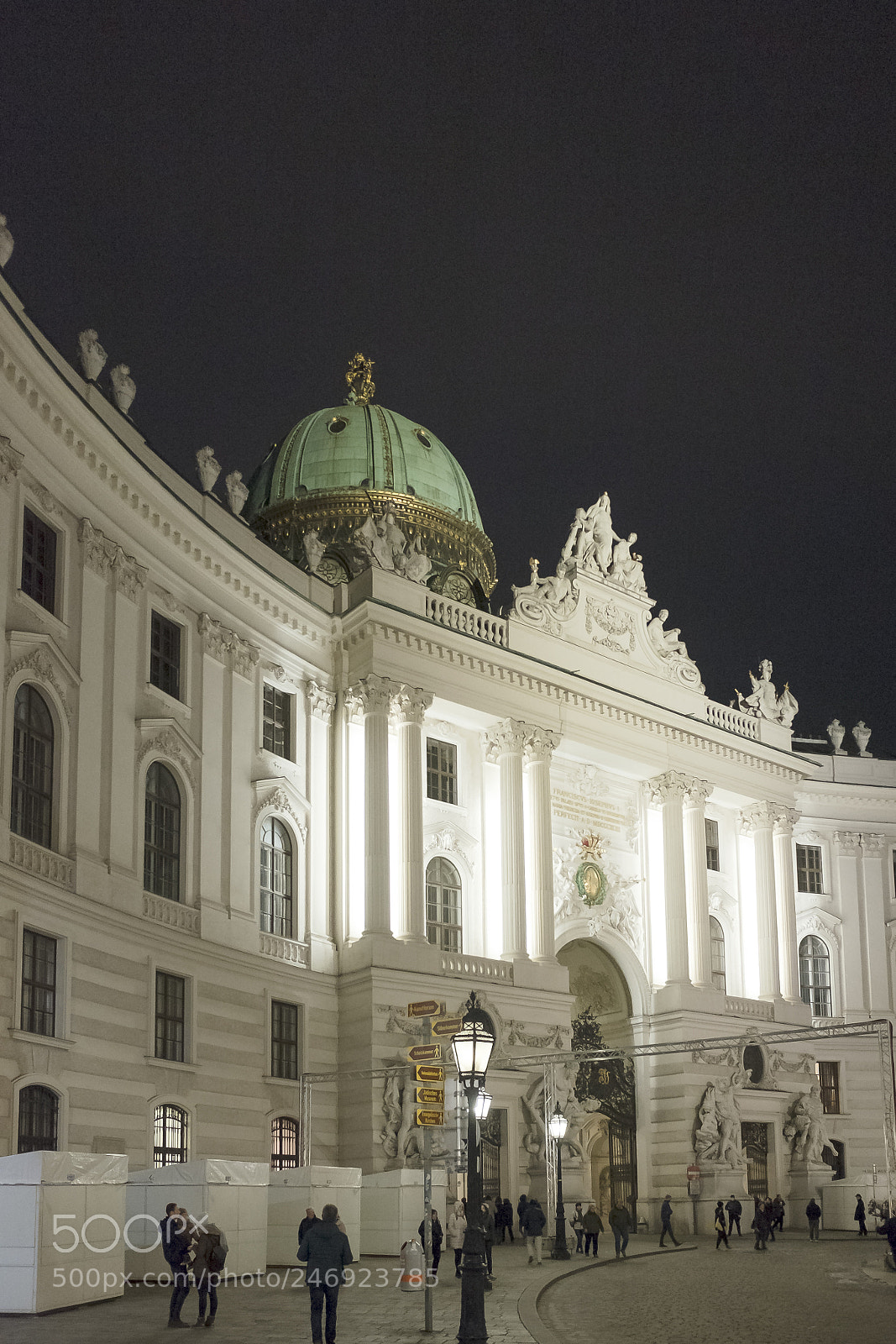 Fujifilm X70 sample photo. Hofburg (vienna) in white photography