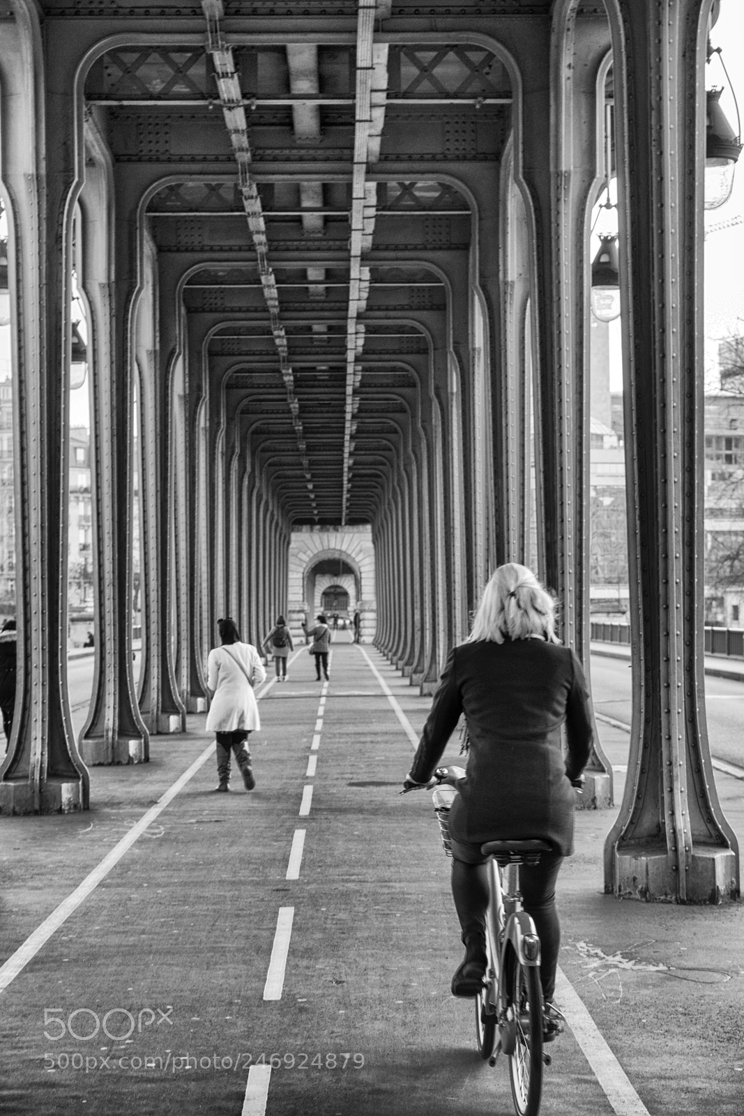 Sony SLT-A77 sample photo. La cycliste de bir photography