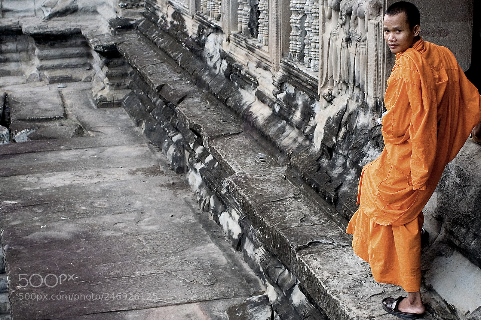 Canon EOS 350D (EOS Digital Rebel XT / EOS Kiss Digital N) sample photo. Cambodian monk photography