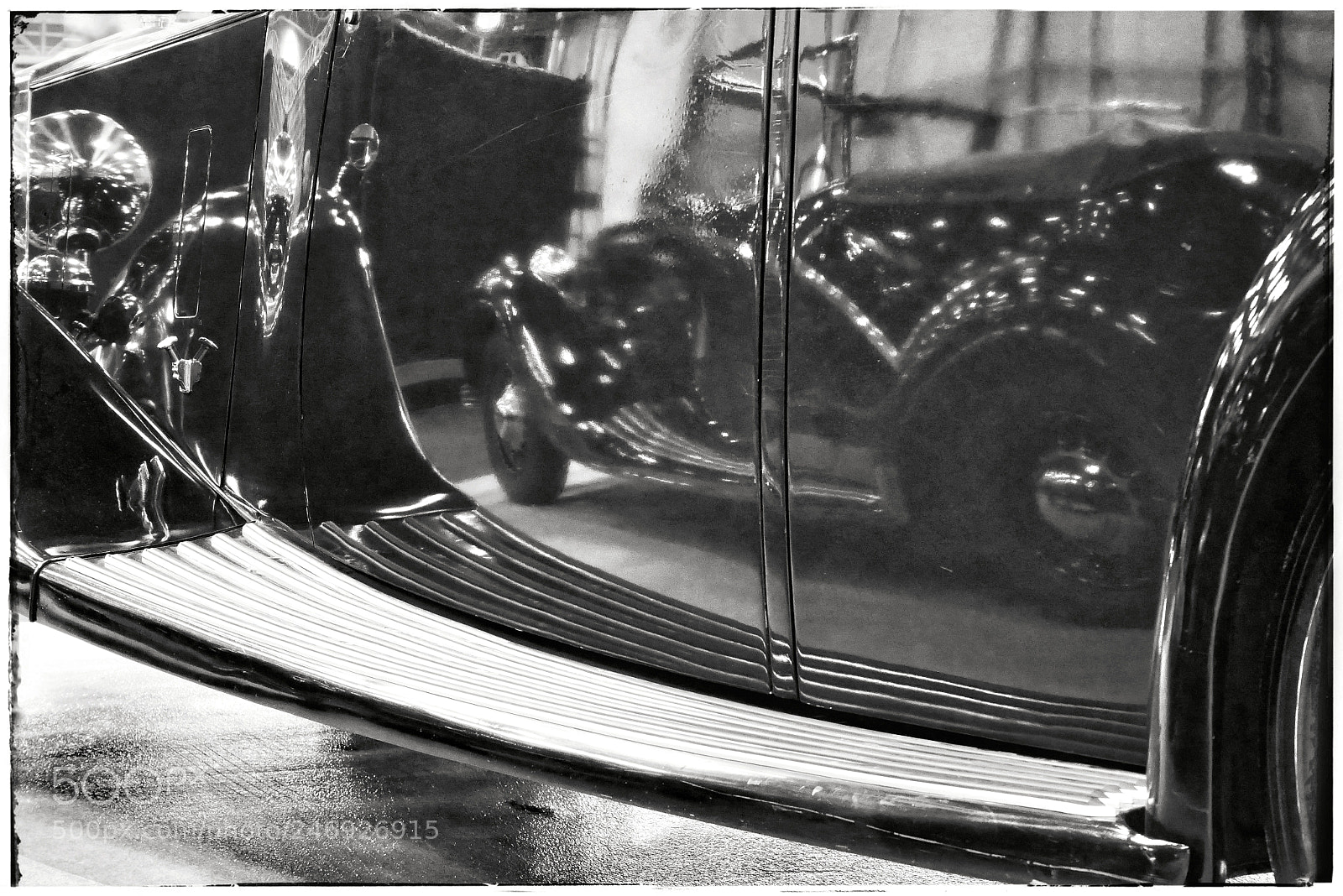 Panasonic Lumix DMC-GX85 (Lumix DMC-GX80 / Lumix DMC-GX7 Mark II) sample photo. Black car photography