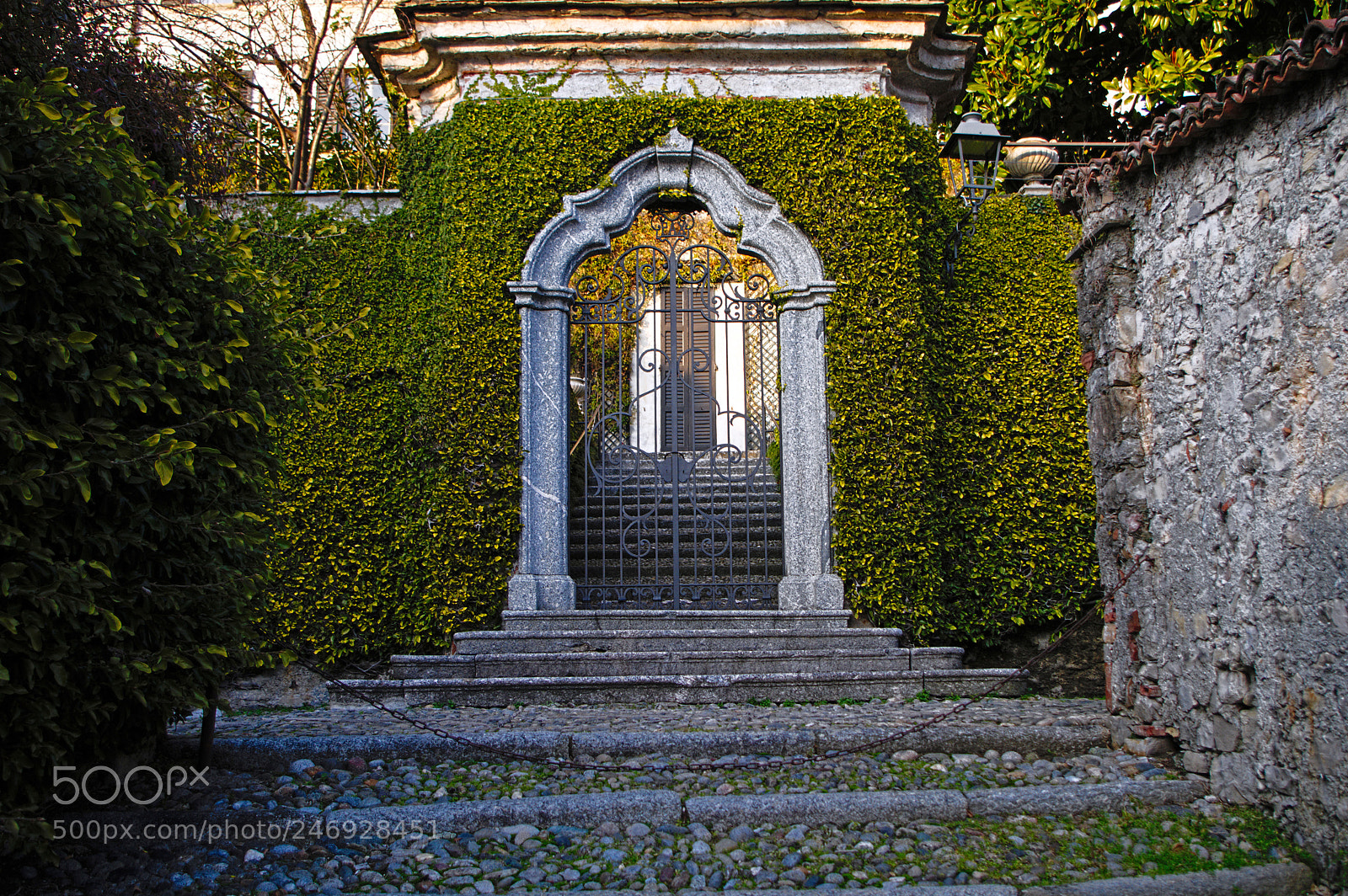 Pentax K-S2 sample photo. Hidden gate / cancello nascosto photography