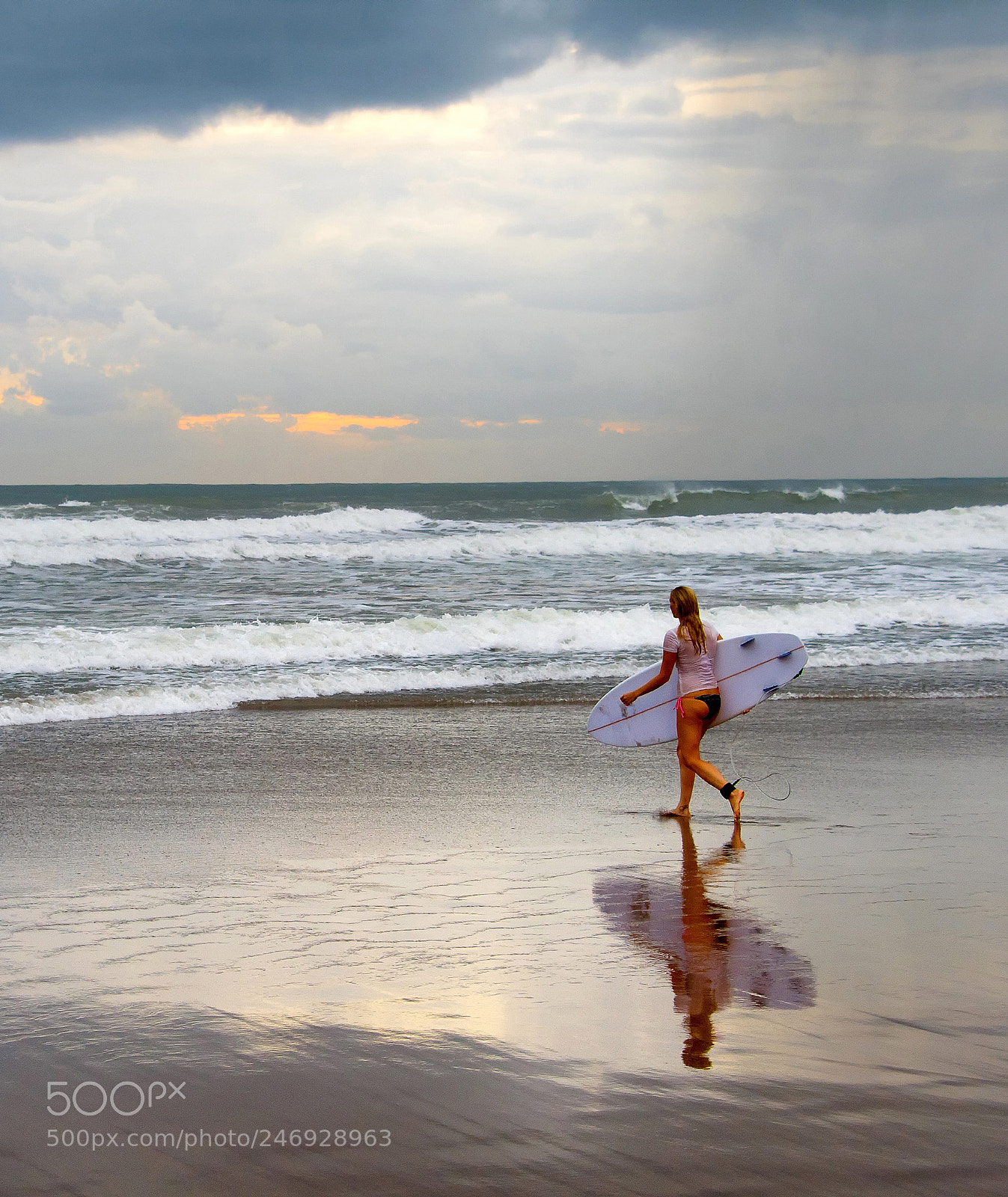Nikon Df sample photo. Woman going to surfing photography