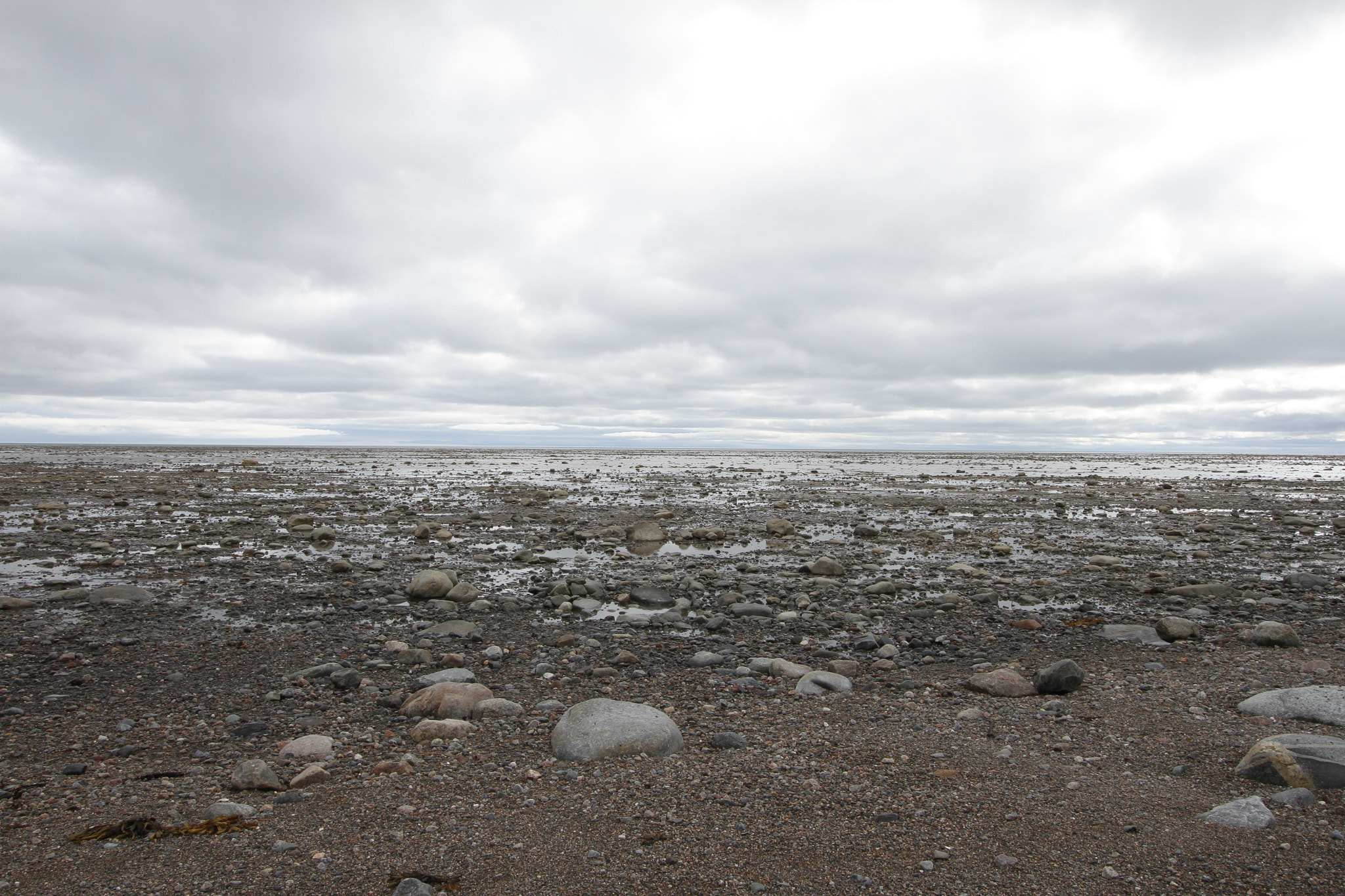 Canon EOS 7D + Canon EF-S 10-22mm F3.5-4.5 USM sample photo. Flat rocky beach scene with clouds overhead photography
