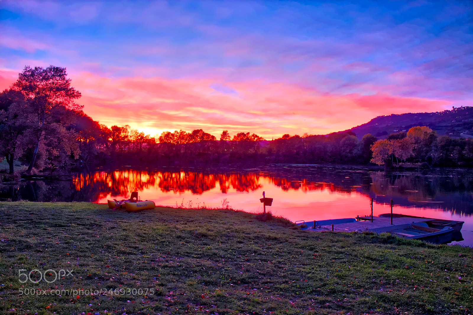 Canon EOS 500D (EOS Rebel T1i / EOS Kiss X3) sample photo. Sunset on the lake photography