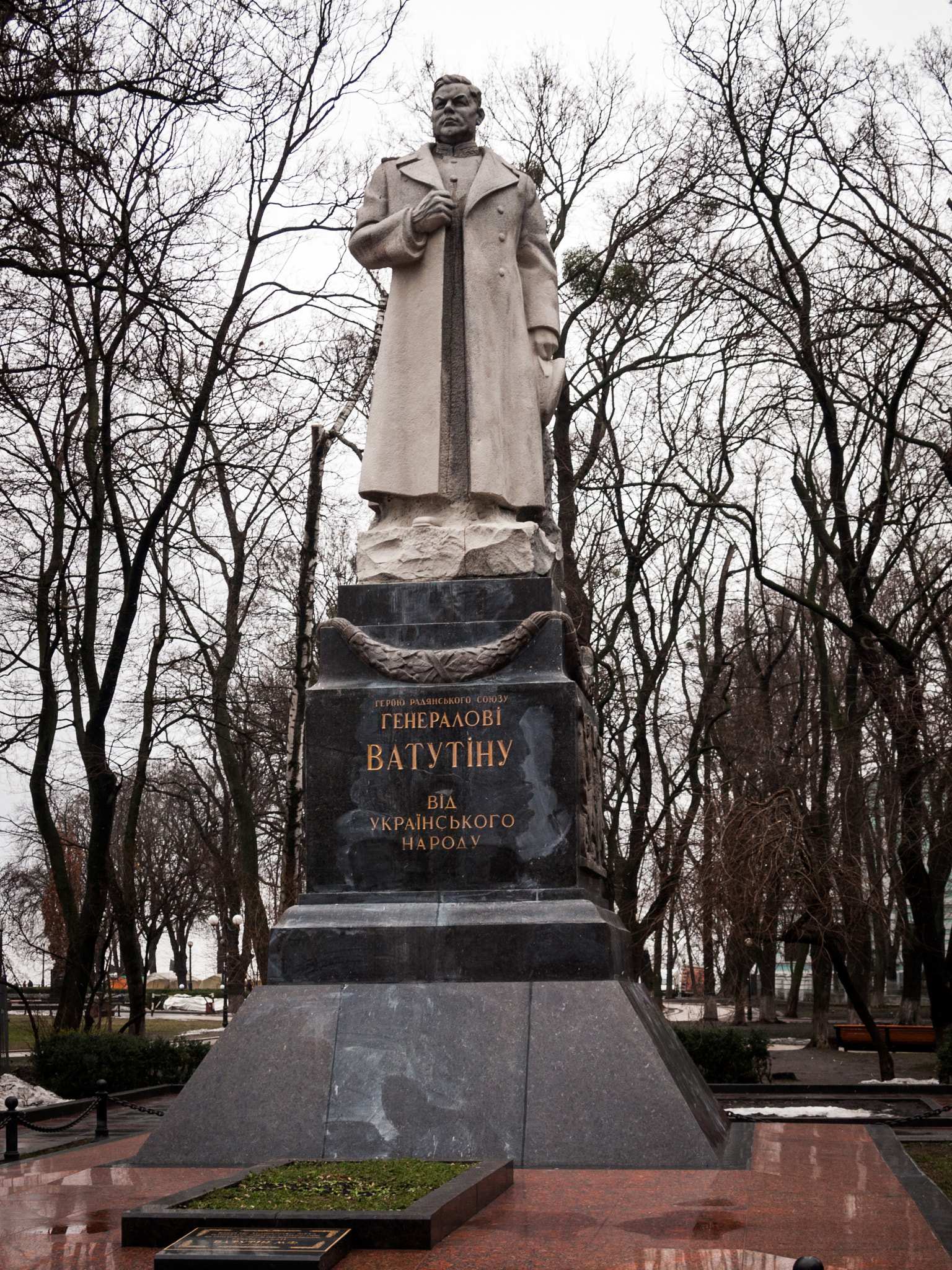 Olympus PEN E-P1 sample photo. Памятник генералу Ватунину photography