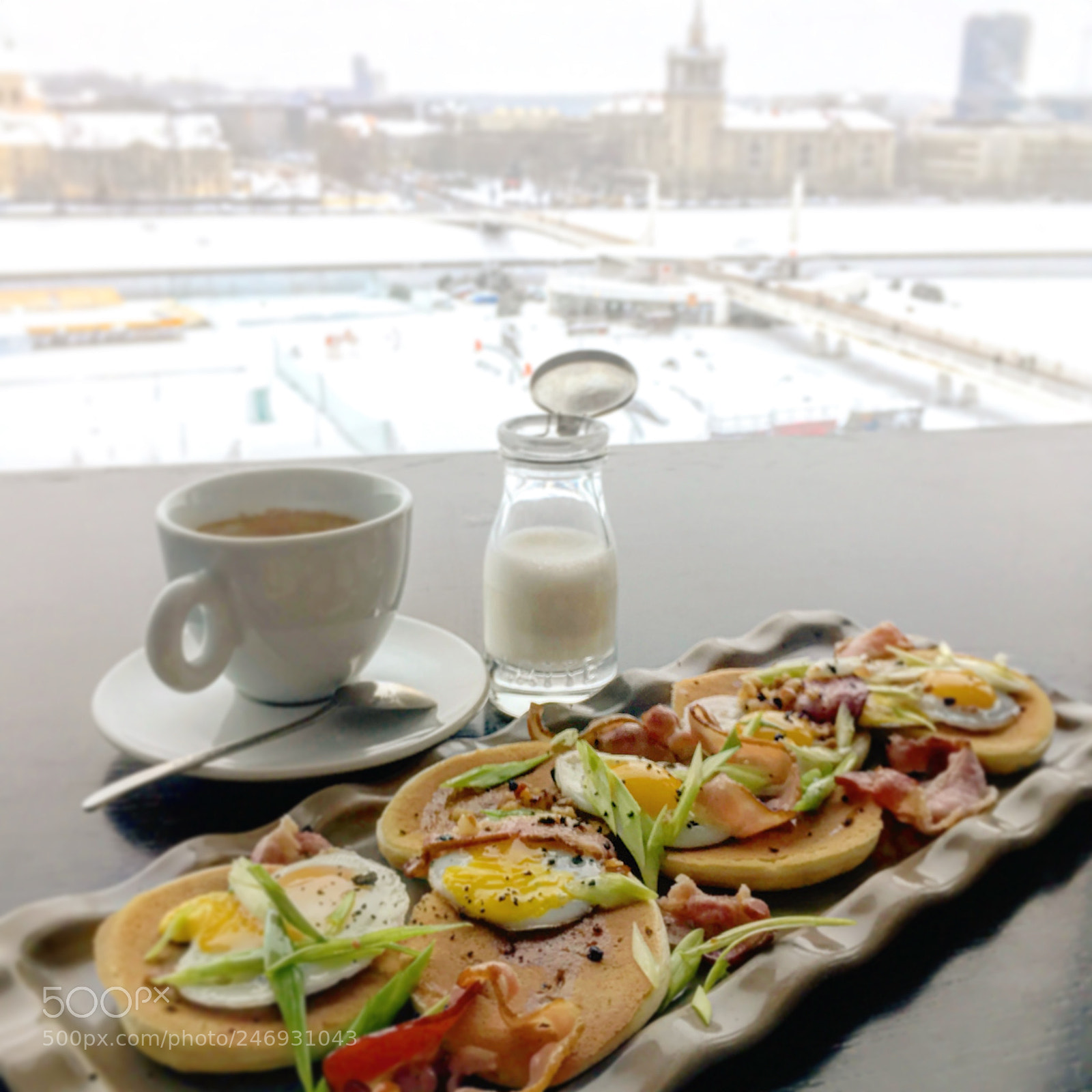 Apple iPhone SE sample photo. Breakfast in winter photography