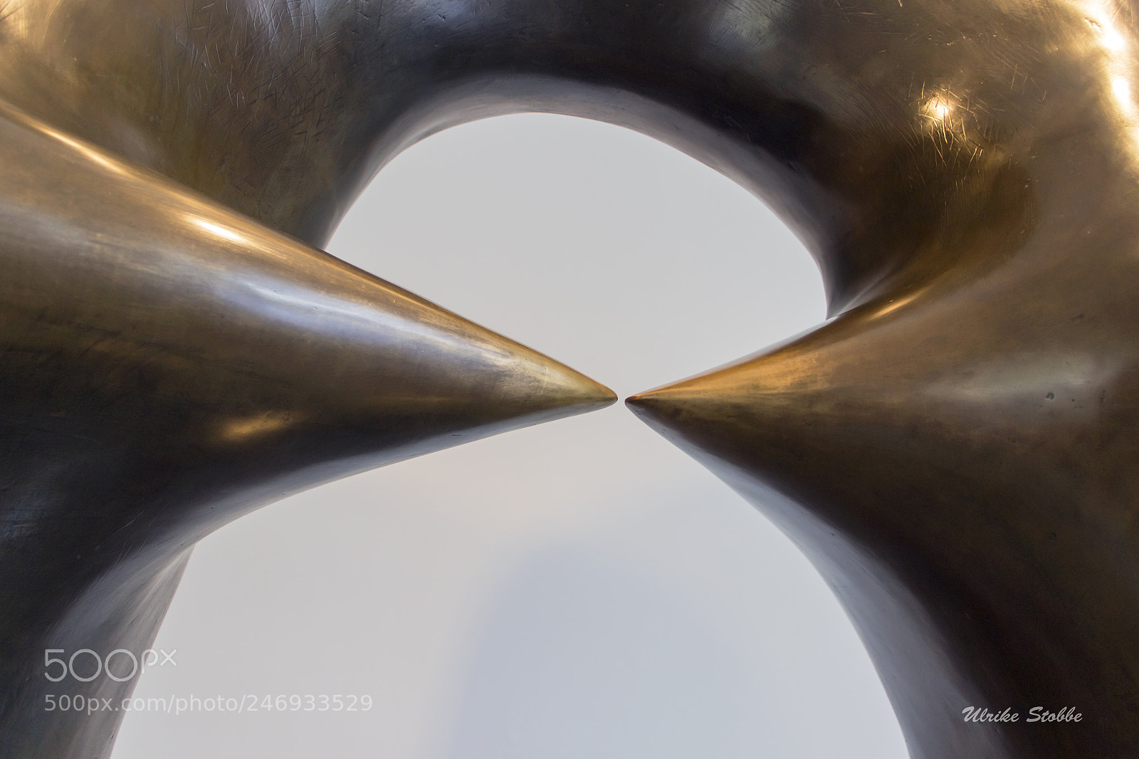 Canon EOS 600D (Rebel EOS T3i / EOS Kiss X5) sample photo. Henry moore's oval with photography