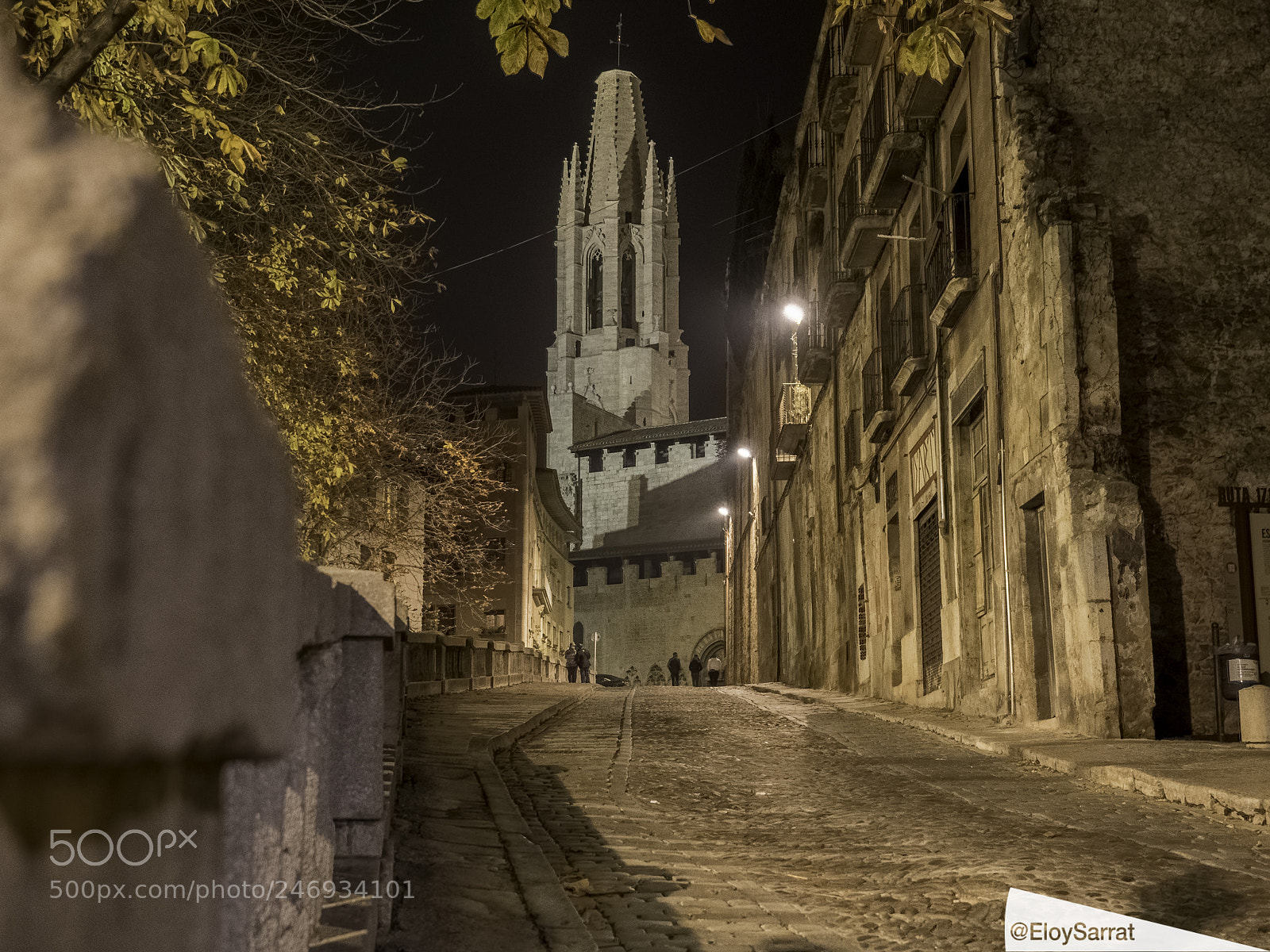 Olympus OM-D E-M5 II sample photo. Old town girona photography