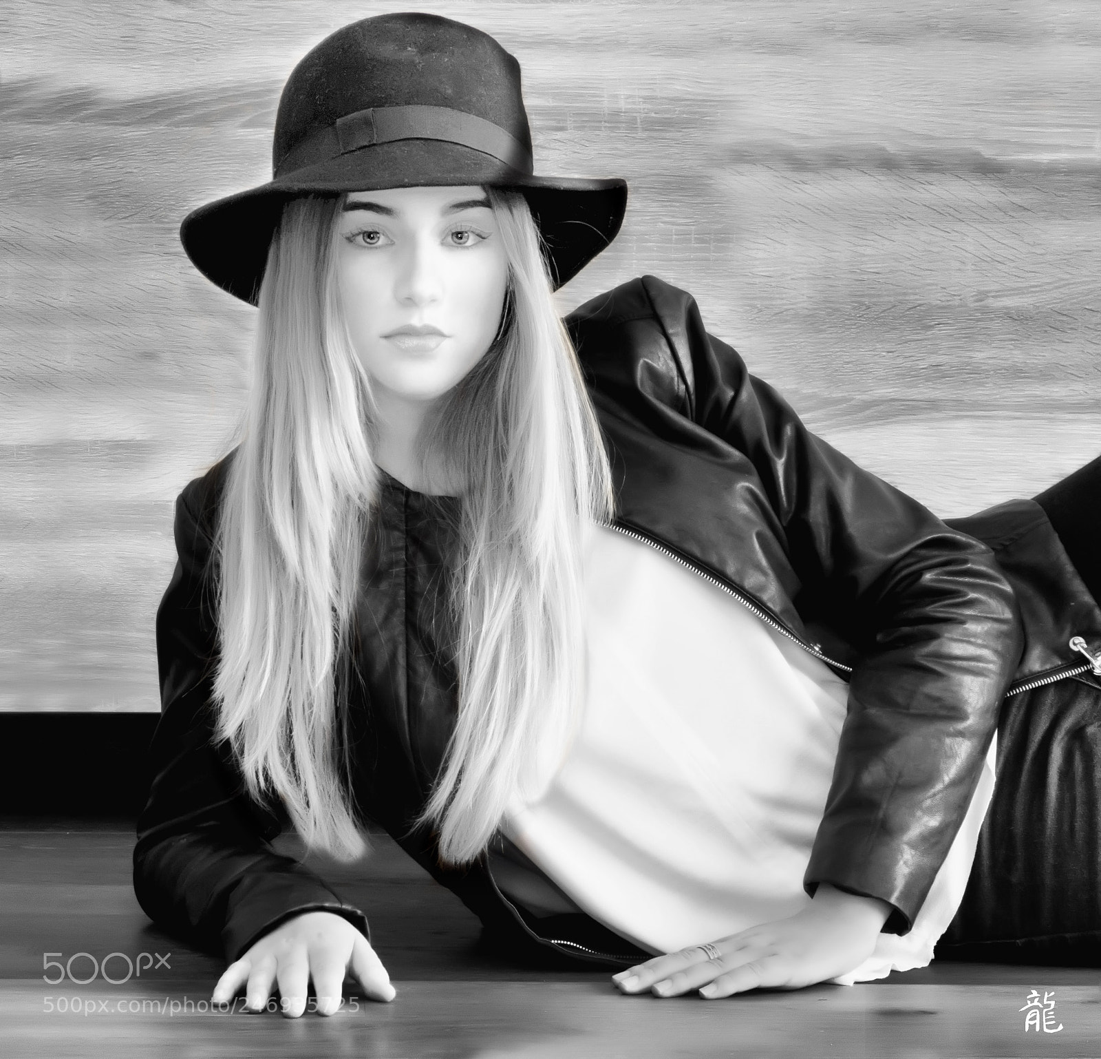 Panasonic Lumix DMC-FZ100 sample photo. Young girl with hat photography