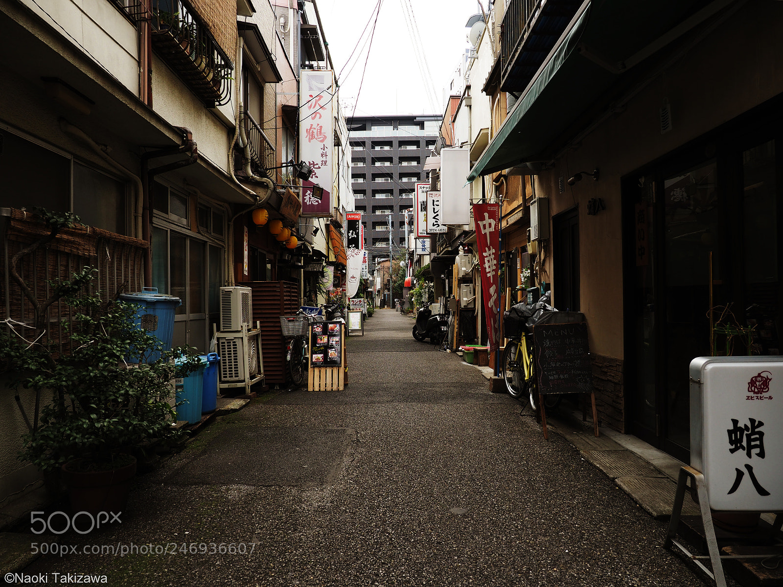 Olympus OM-D E-M1 Mark II sample photo. Tokyo street scene photography