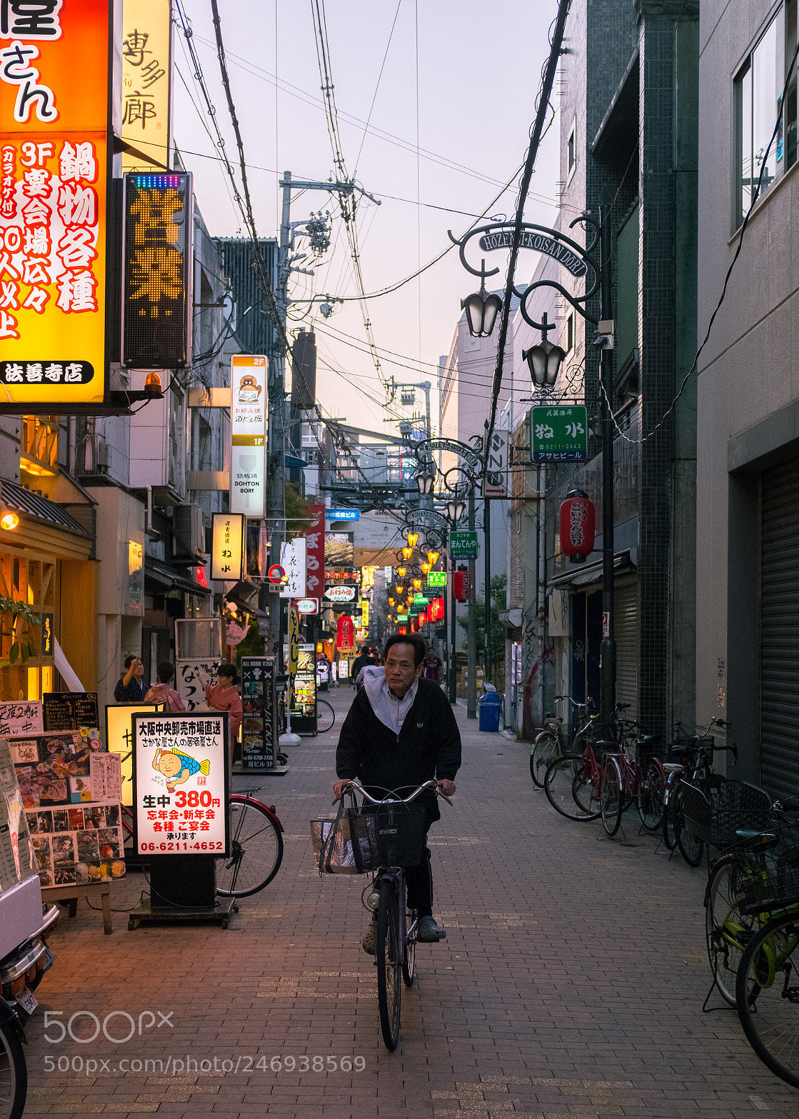 Fujifilm X100F sample photo. Osaka's atmospheric alleyways. photography