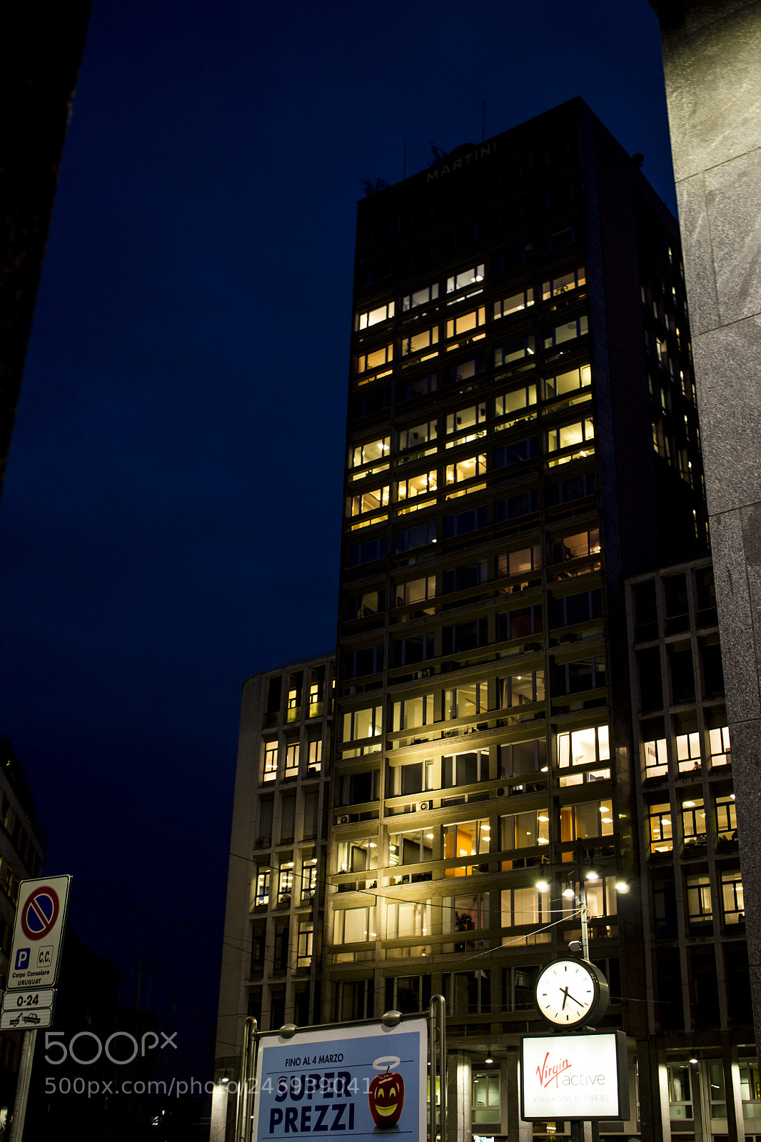 Canon EOS 1200D (EOS Rebel T5 / EOS Kiss X70 / EOS Hi) sample photo. Architecture night photography