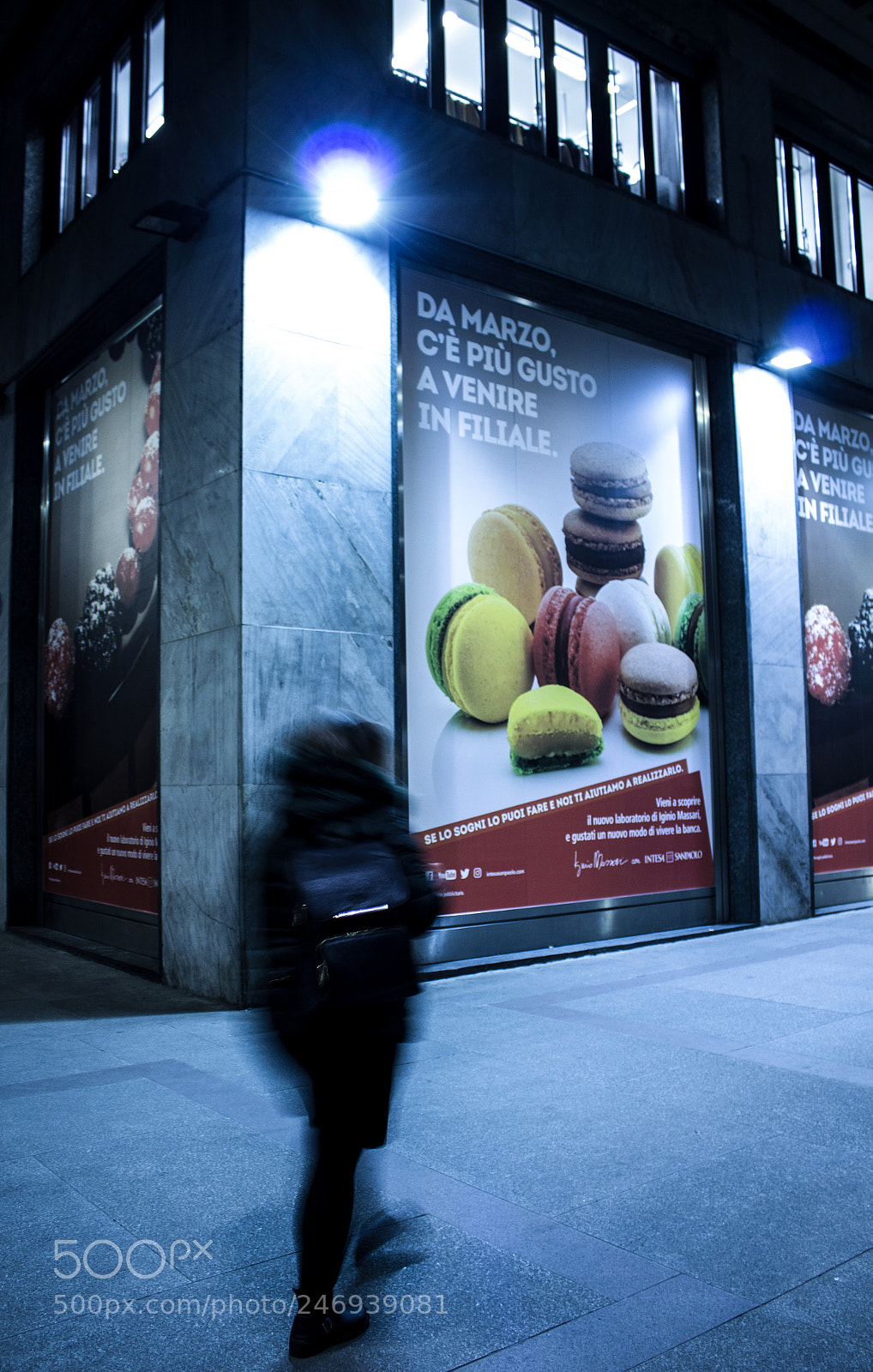 Canon EOS 1200D (EOS Rebel T5 / EOS Kiss X70 / EOS Hi) sample photo. Macarons street photography
