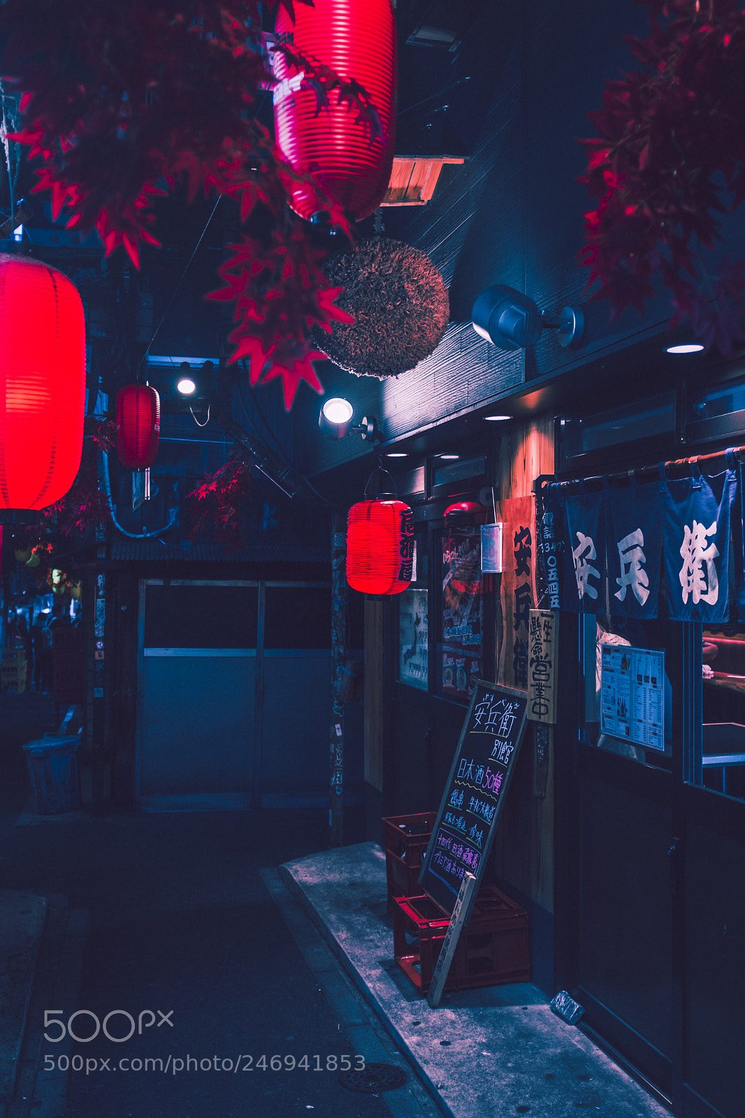 Fujifilm X100F sample photo. Reds and blues photography