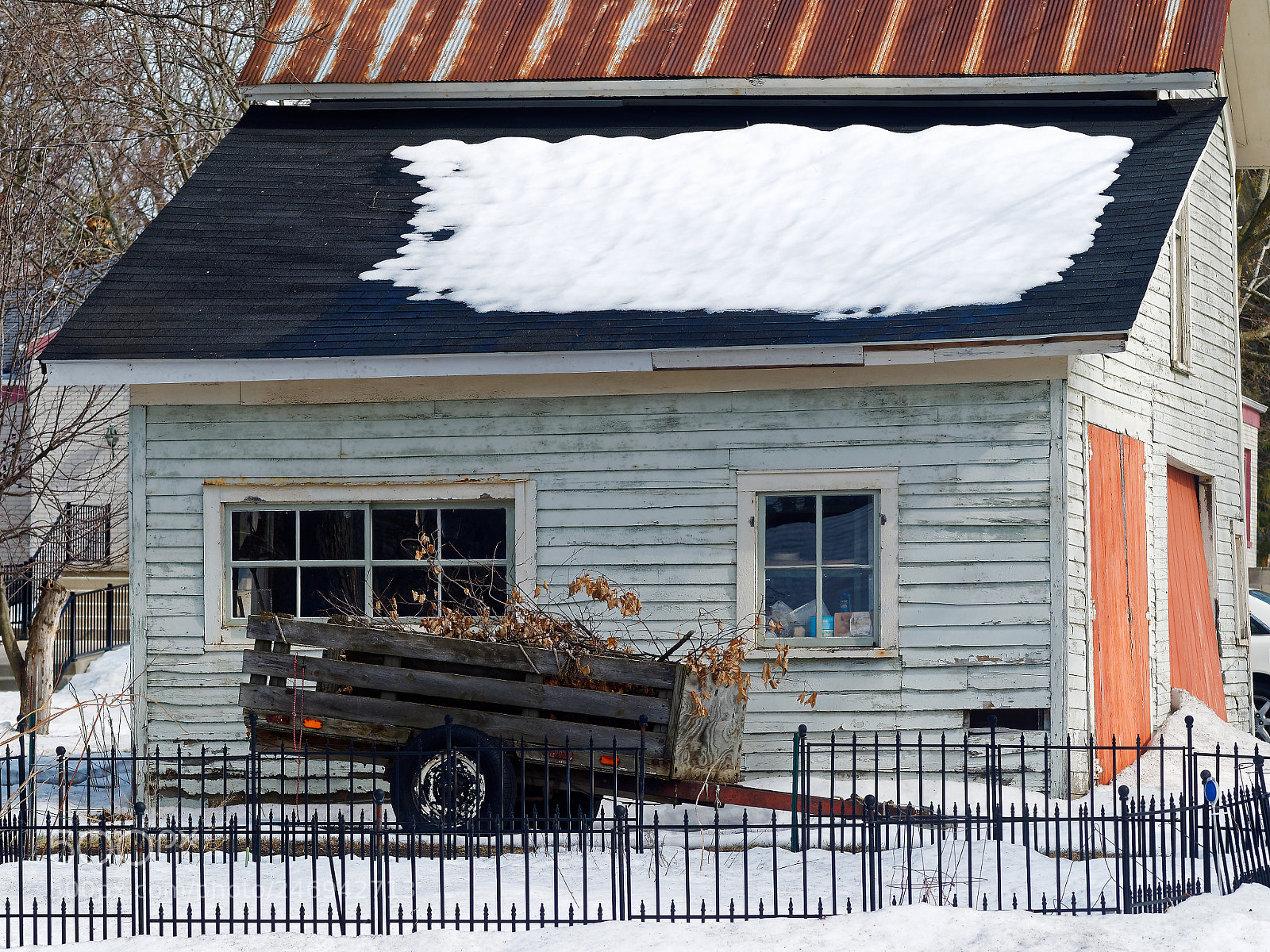 Olympus OM-D E-M1 sample photo. Winter scene with barn photography