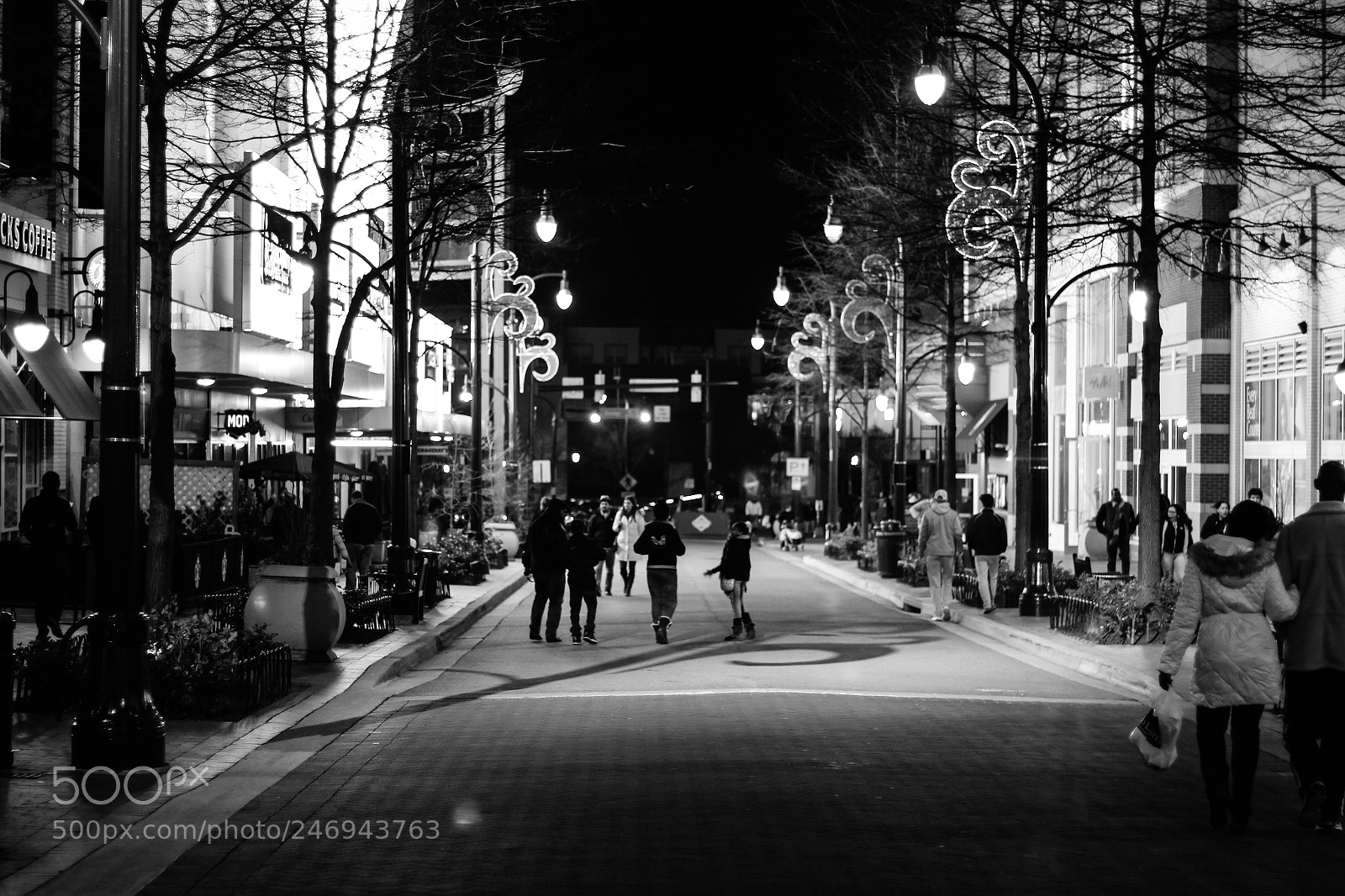 Canon EOS 600D (Rebel EOS T3i / EOS Kiss X5) sample photo. “night city life” photography
