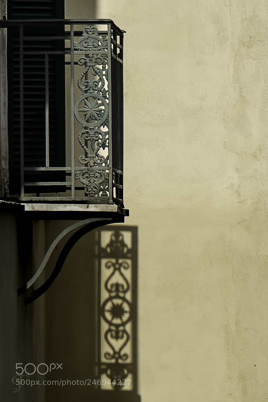Canon EOS M5 sample photo. The shadow and its photography