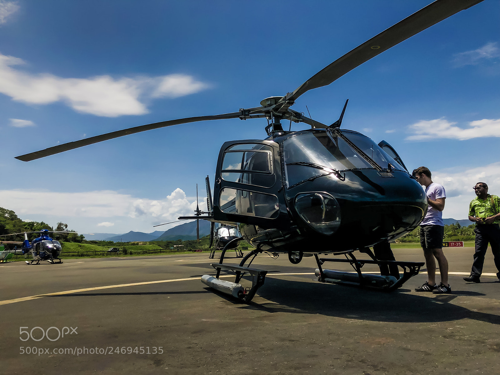 Apple iPhone X sample photo. Cureuil, magenta airport, new photography