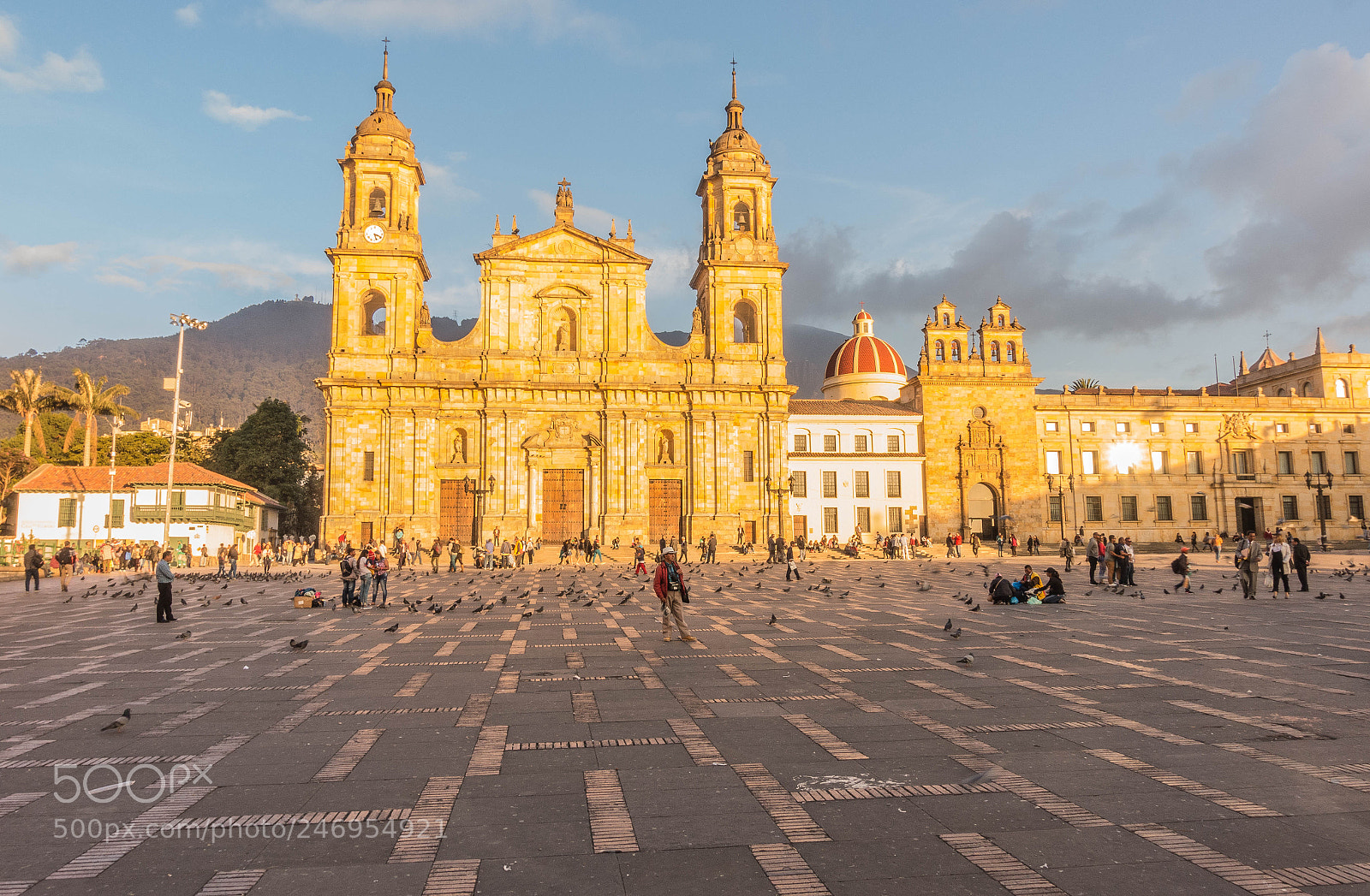 Sony Cyber-shot DSC-RX100 III sample photo. Atardecer en plaza de photography